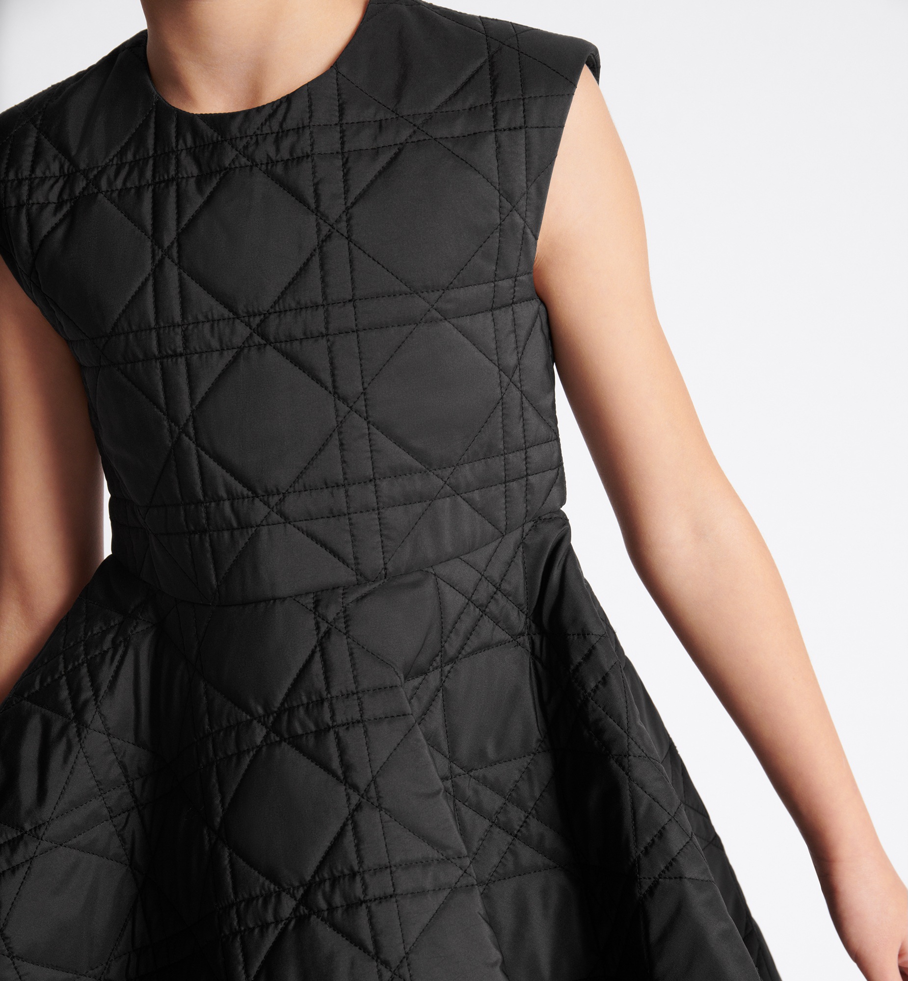 儿童喇叭形连衣裙 黑色科技面料超大藤格纹 E14