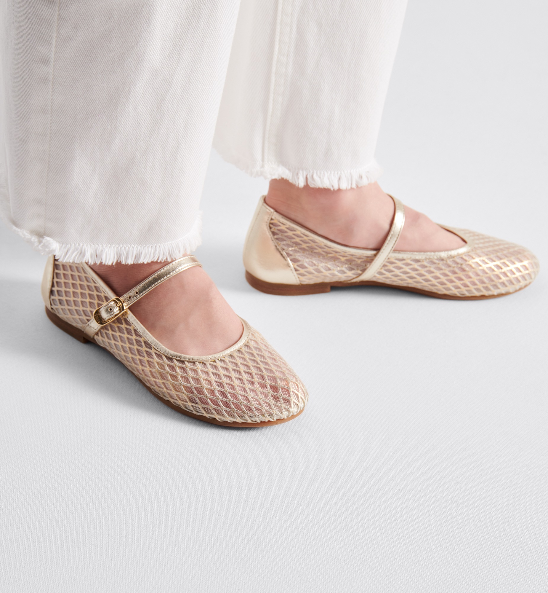 儿童芭蕾鞋 金色调光滑羊皮革和象牙色薄纱 E12