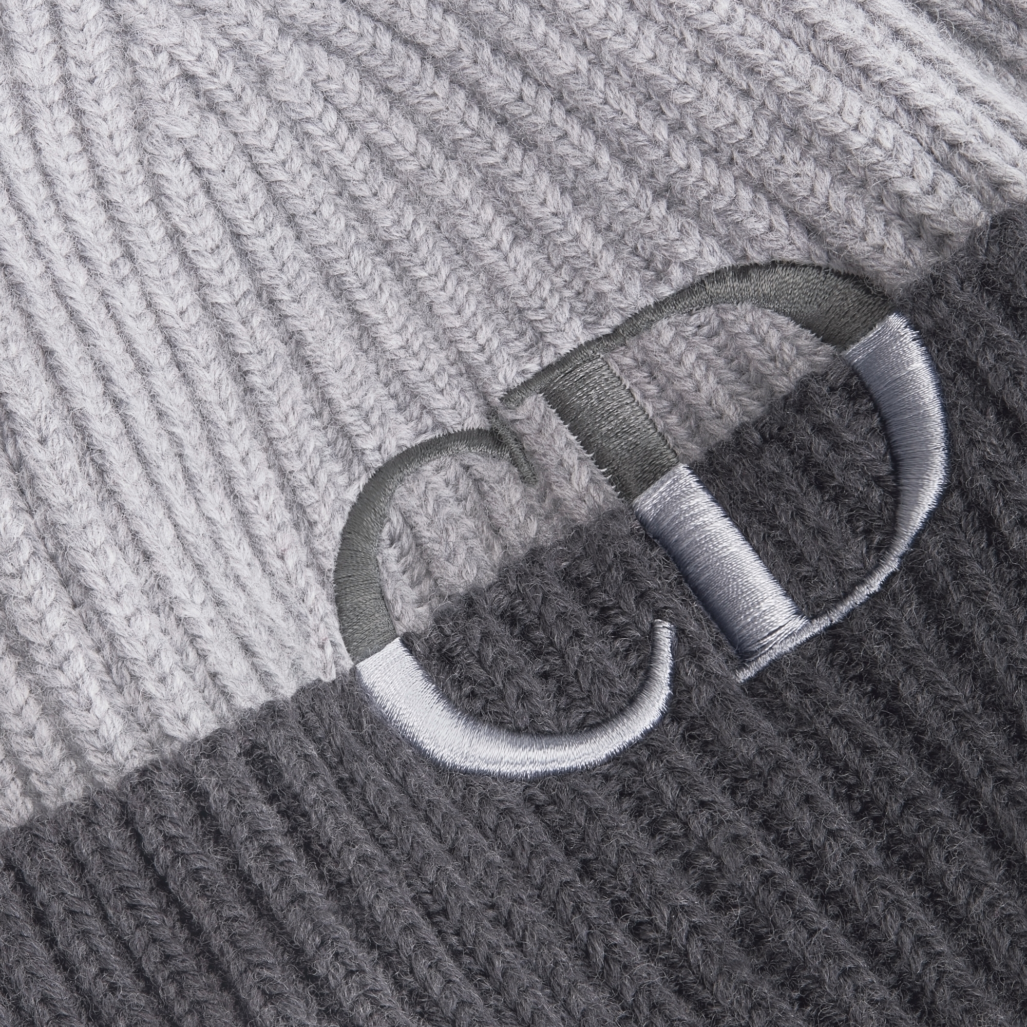 针织帽 迪奥灰和煤灰色绵羊毛针织面料 CD Icon 刺绣 E09