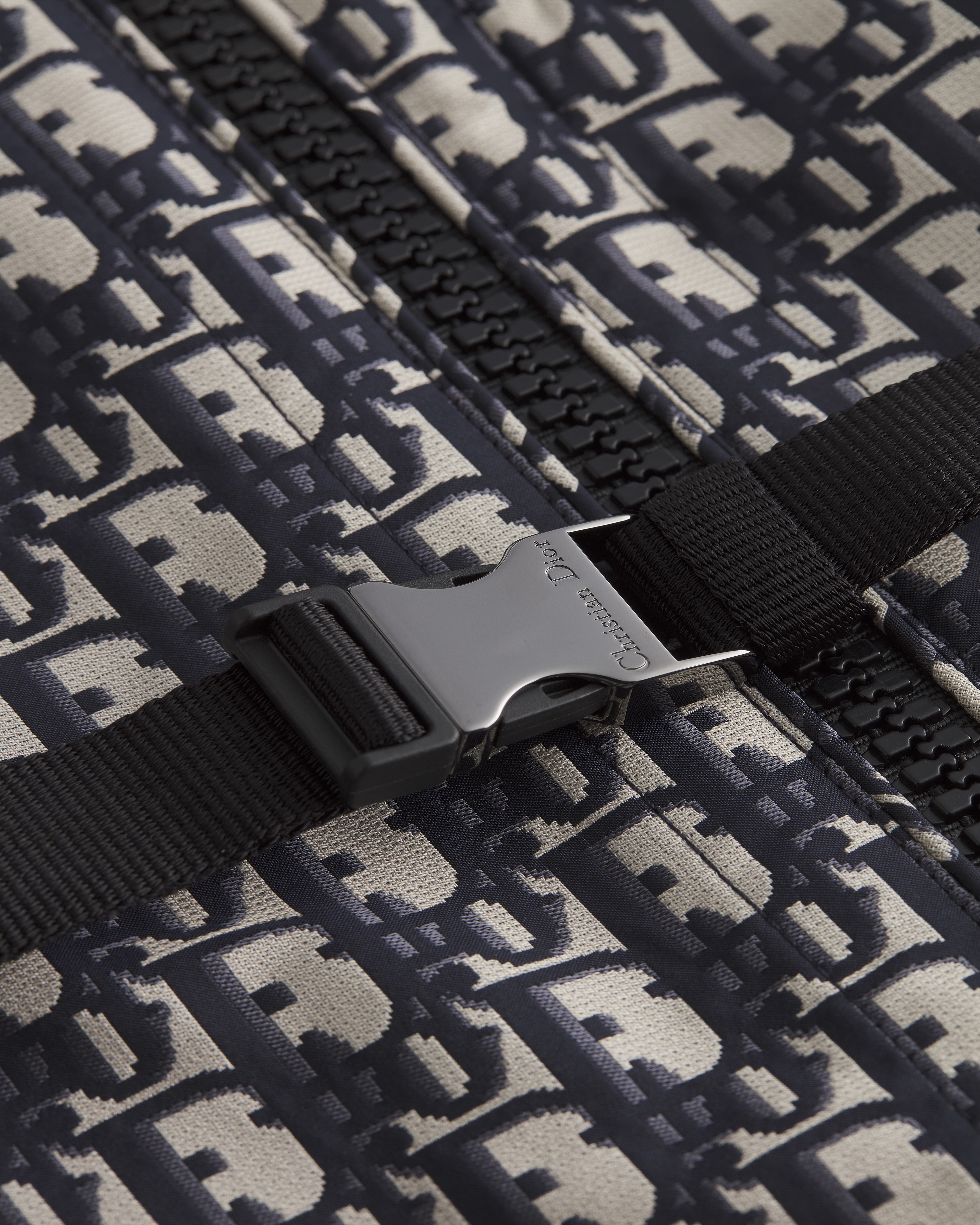 短款连帽外套 蓝色塔夫绸提花科技面料 Oblique 印花 E10