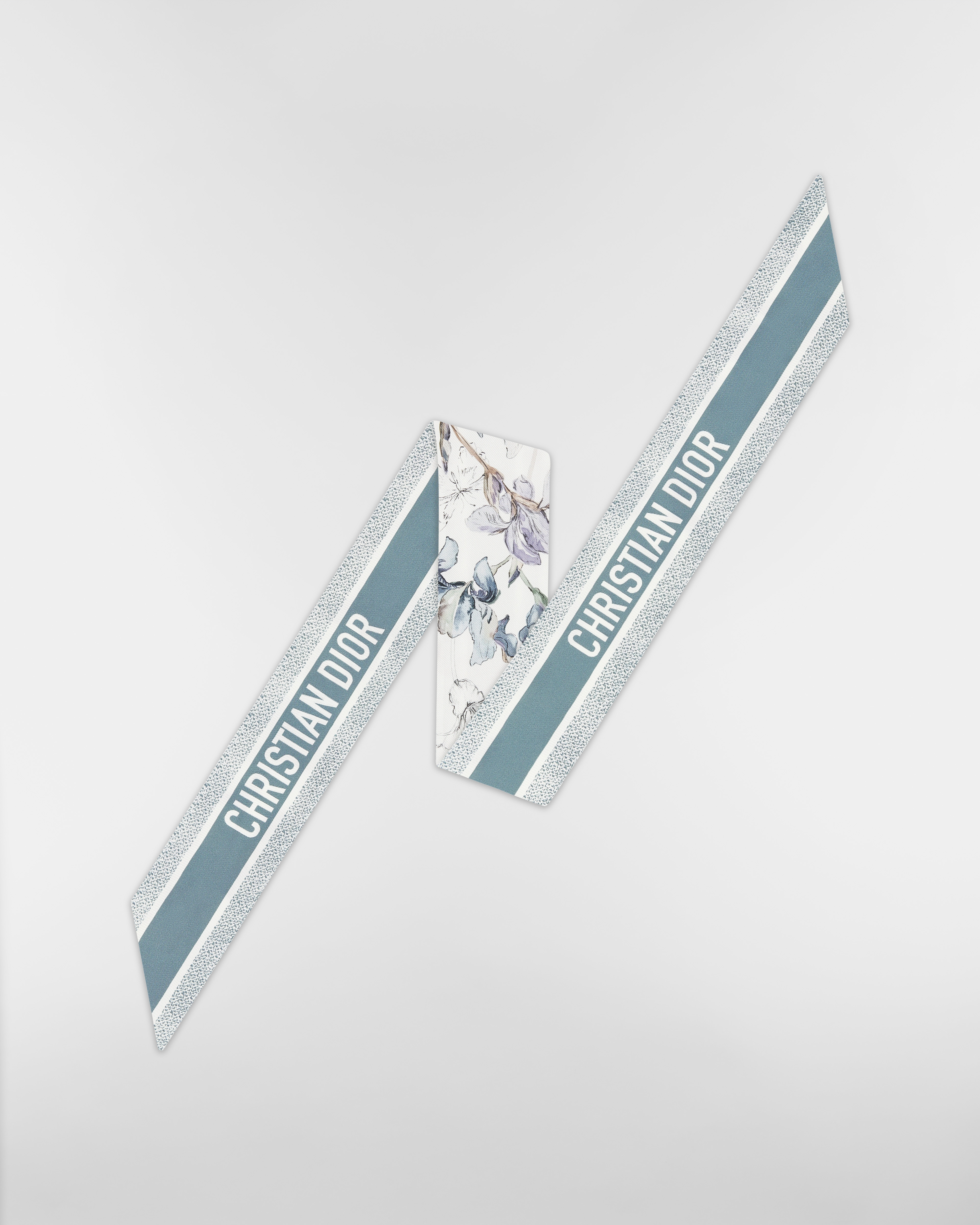 Mitzah 丝巾 白色和天蓝色桑蚕丝斜纹面料 Butterflies & Iris 图案 E08