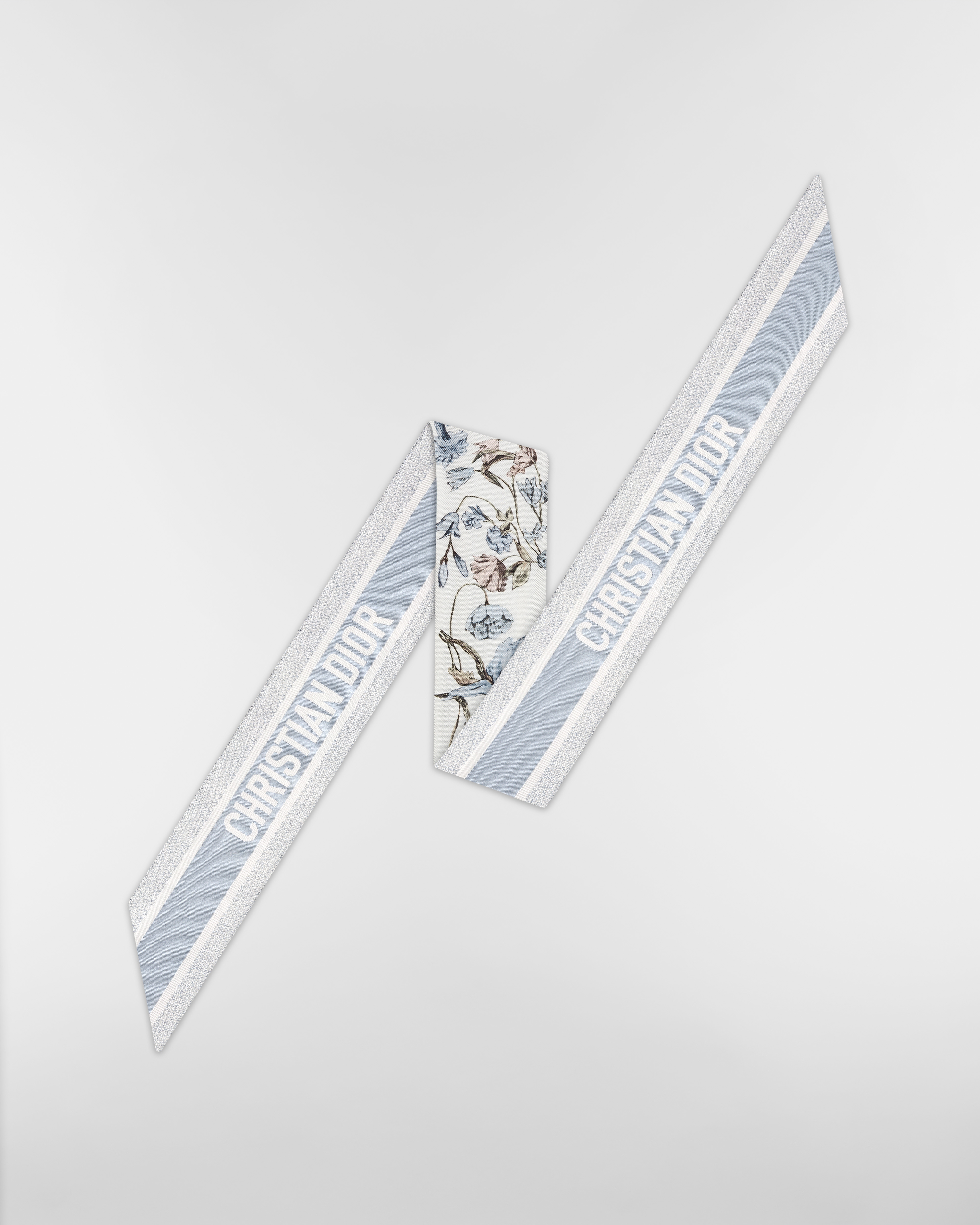 Mitzah 丝巾 白色和蓝色桑蚕丝斜纹面料 Millefiori 图案 E08