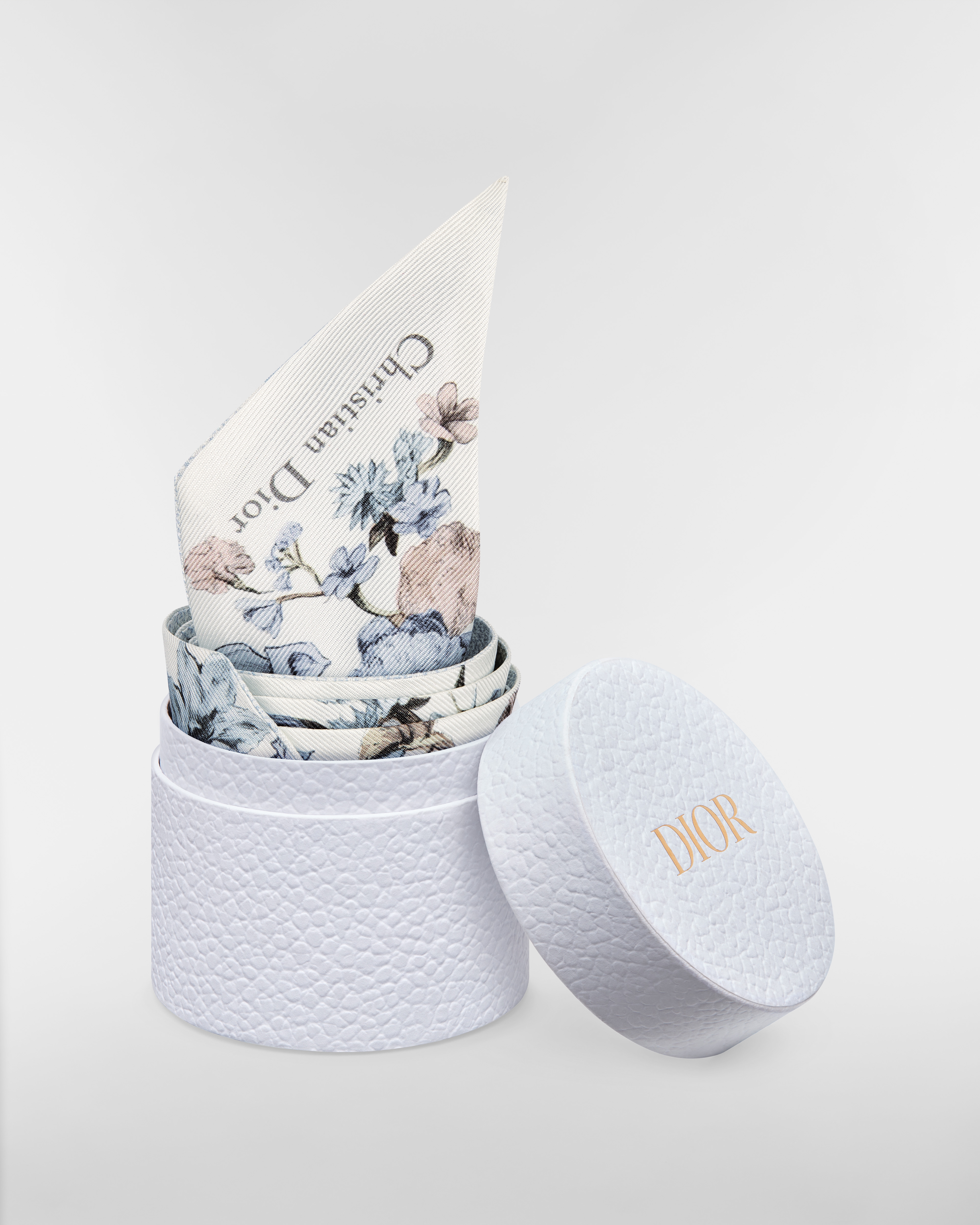 Mitzah 丝巾 白色和蓝色桑蚕丝斜纹面料 Millefiori 图案 E10