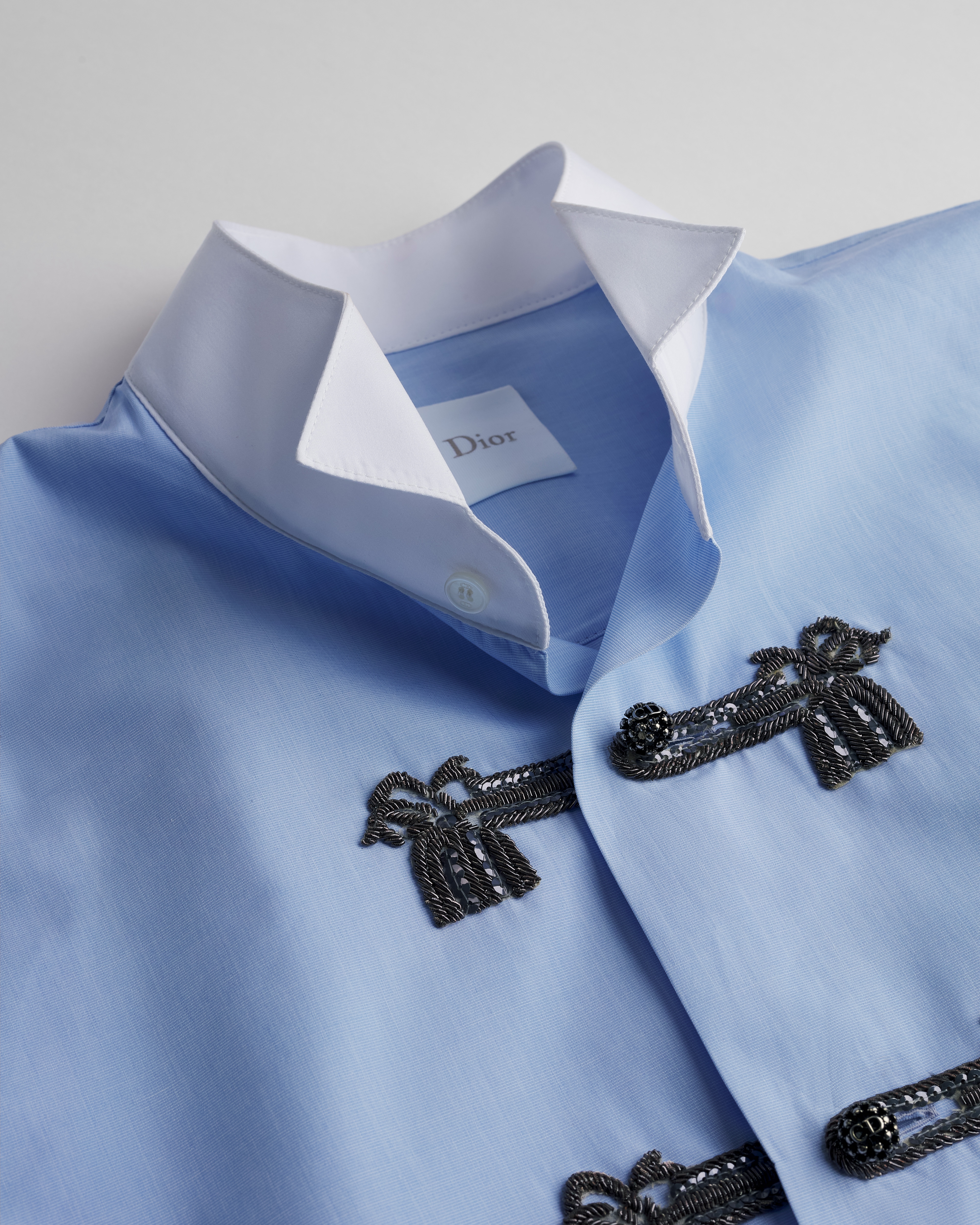 刺绣衬衫 蓝色和白色棉府绸面料搭配中式盘扣开合 E09