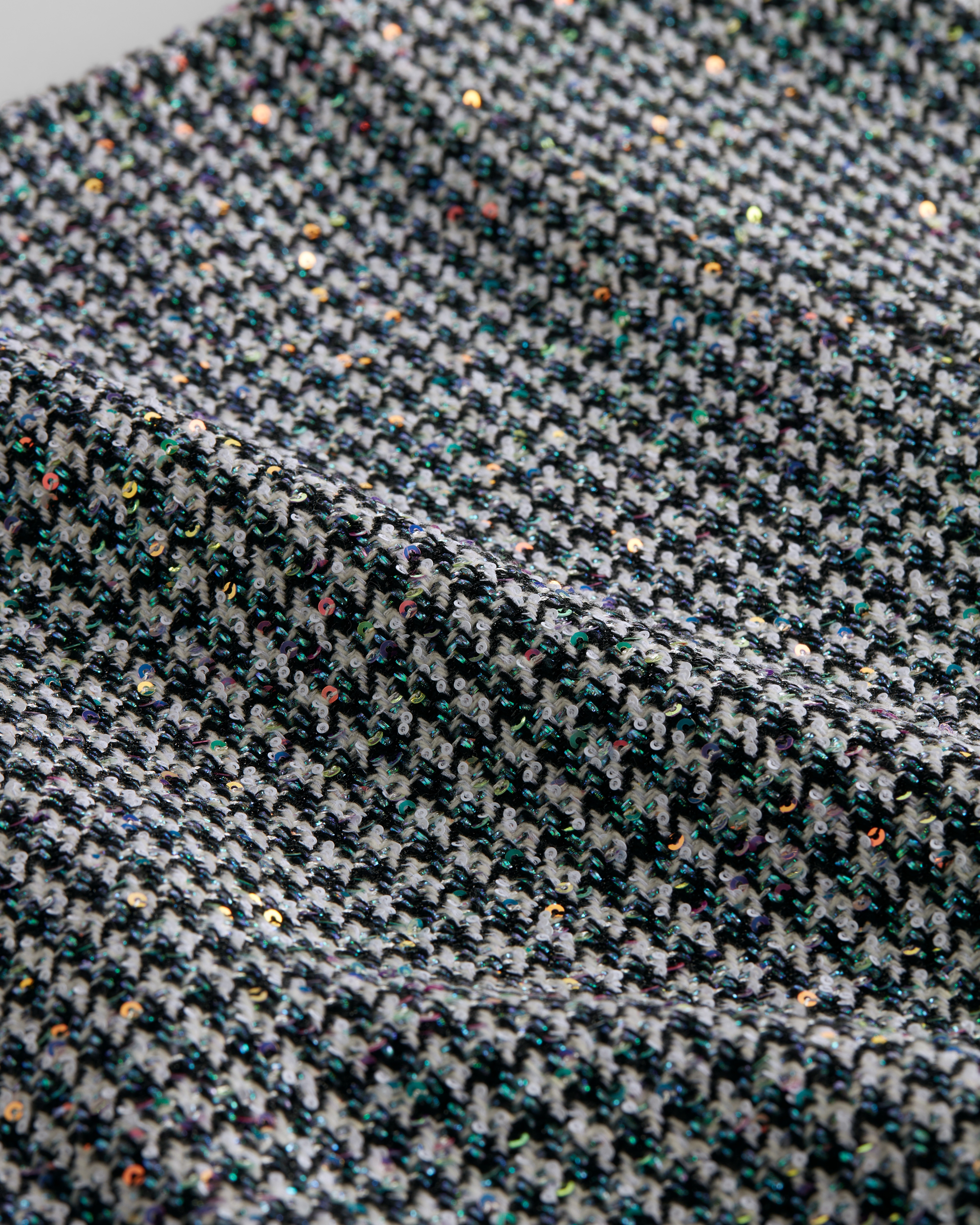 喇叭形迷你裙 黑色和白色绵羊毛混纺面料千鸟格纹搭配多色亮片 E09