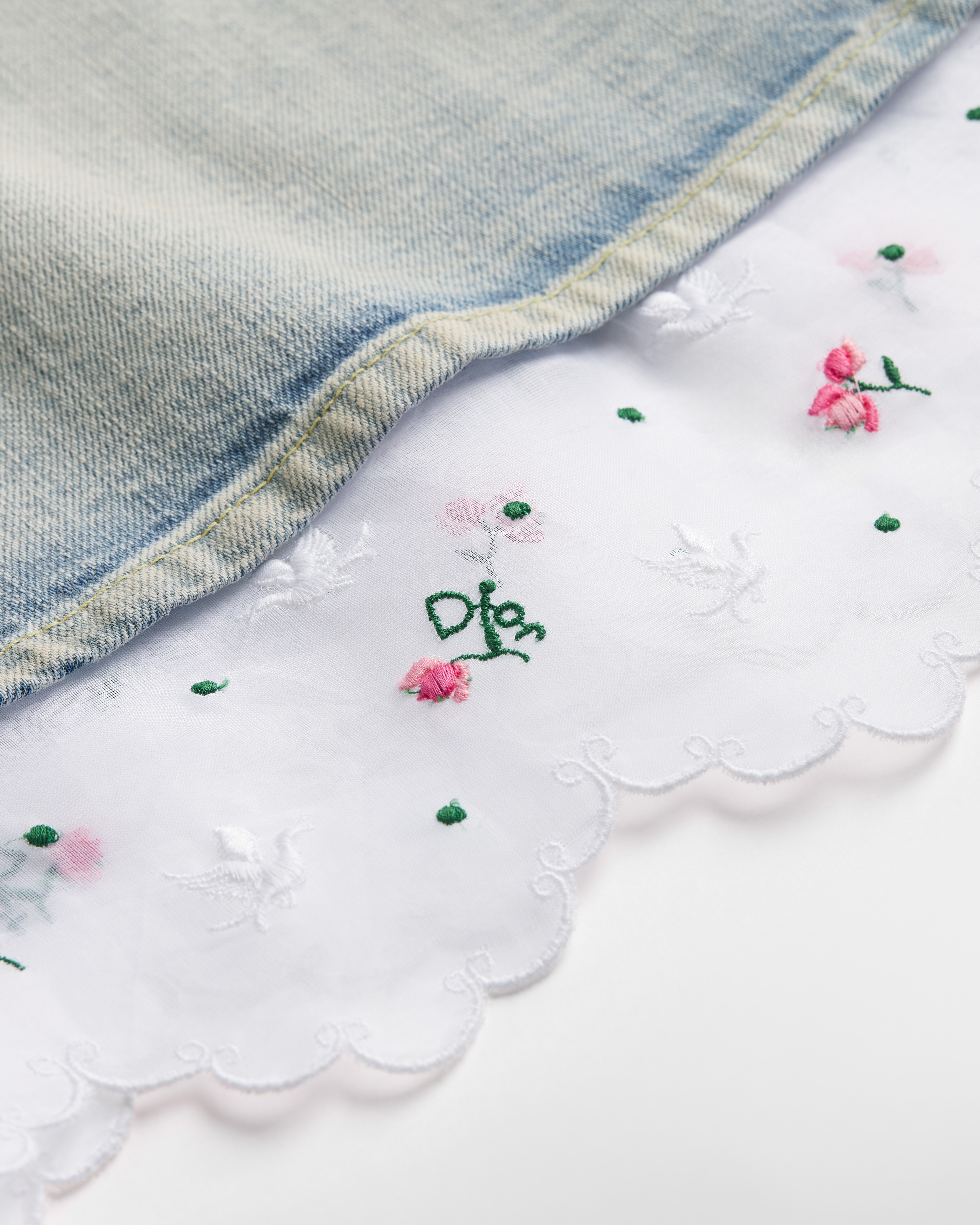 Dioramour 喇叭形半身裙 淡蓝色棉质牛仔布和白色棉质面料多色 Doves & Roses 图案刺绣 E10