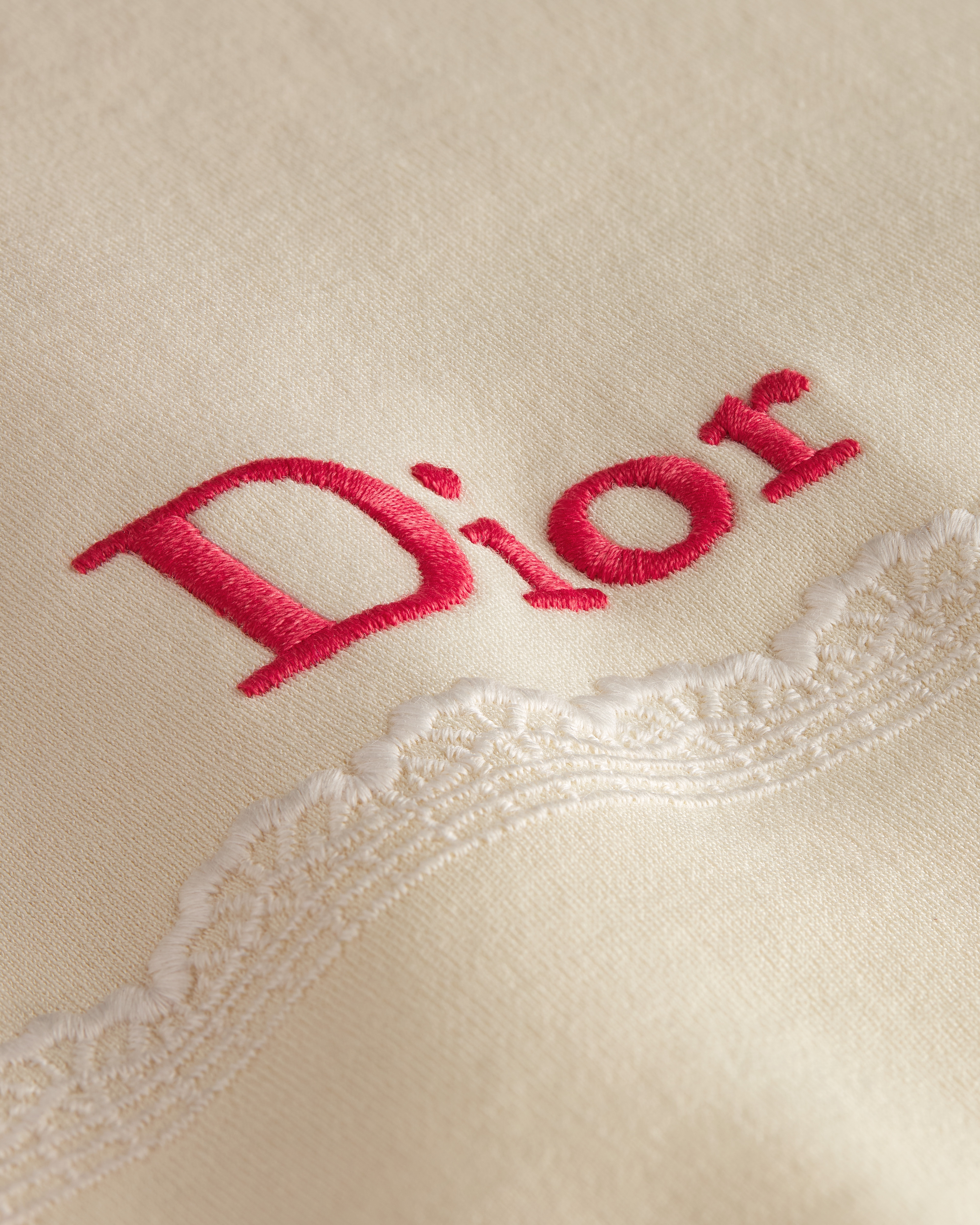 超大版型短款 T 恤 米色和红色棉质平纹针织面料 Book Cover 图案 E10