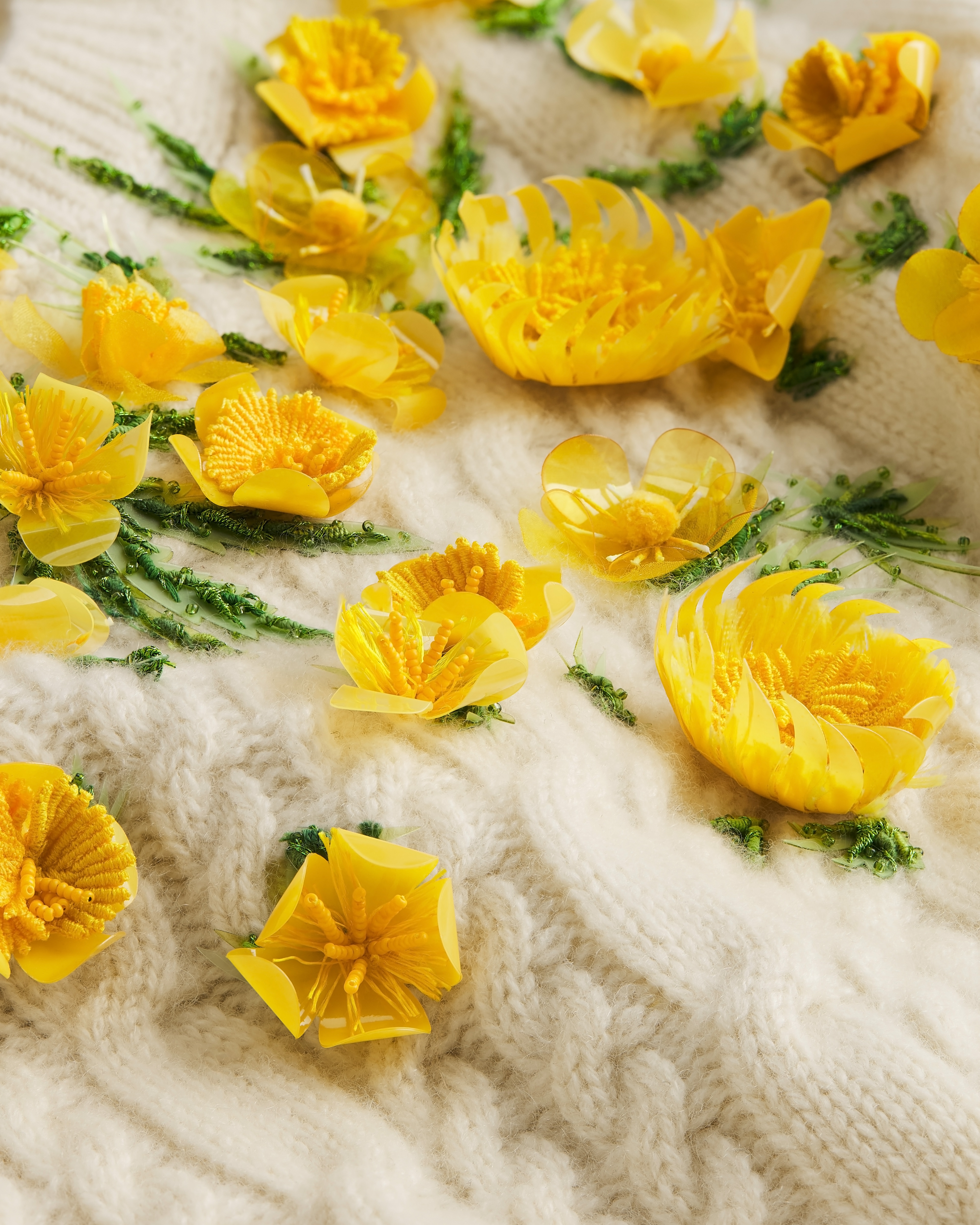 针织衫 米白色山羊绒绞花针织面料 Dior Buttercup 立体花朵刺绣 E09