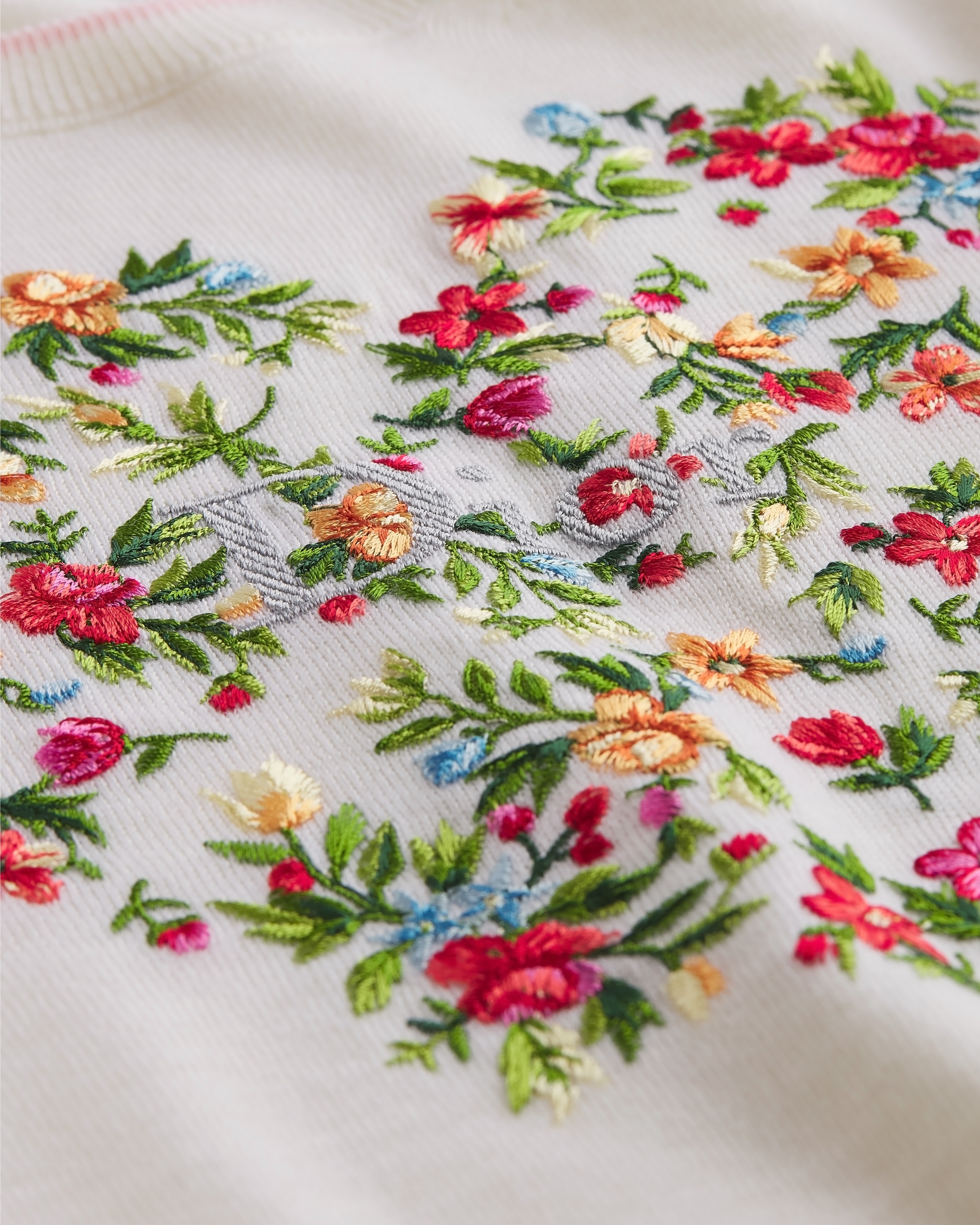 Dioramour 短袖针织衫 白色绵羊毛针织面料多色花卉心形图案刺绣 E09