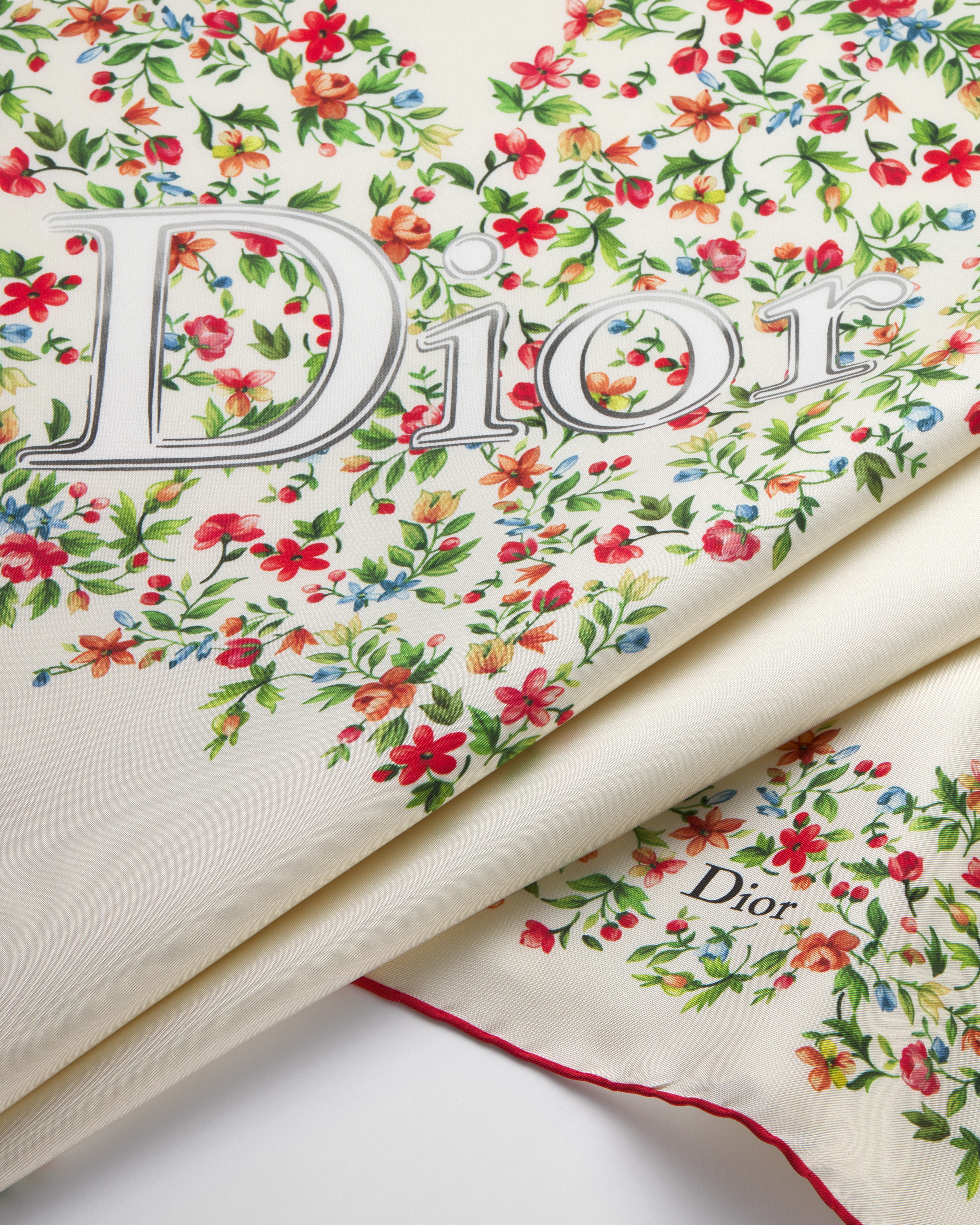 Dioramour 印花方巾 90 厘米白色桑蚕丝斜纹面料多色 Floral Heart 图案 E09