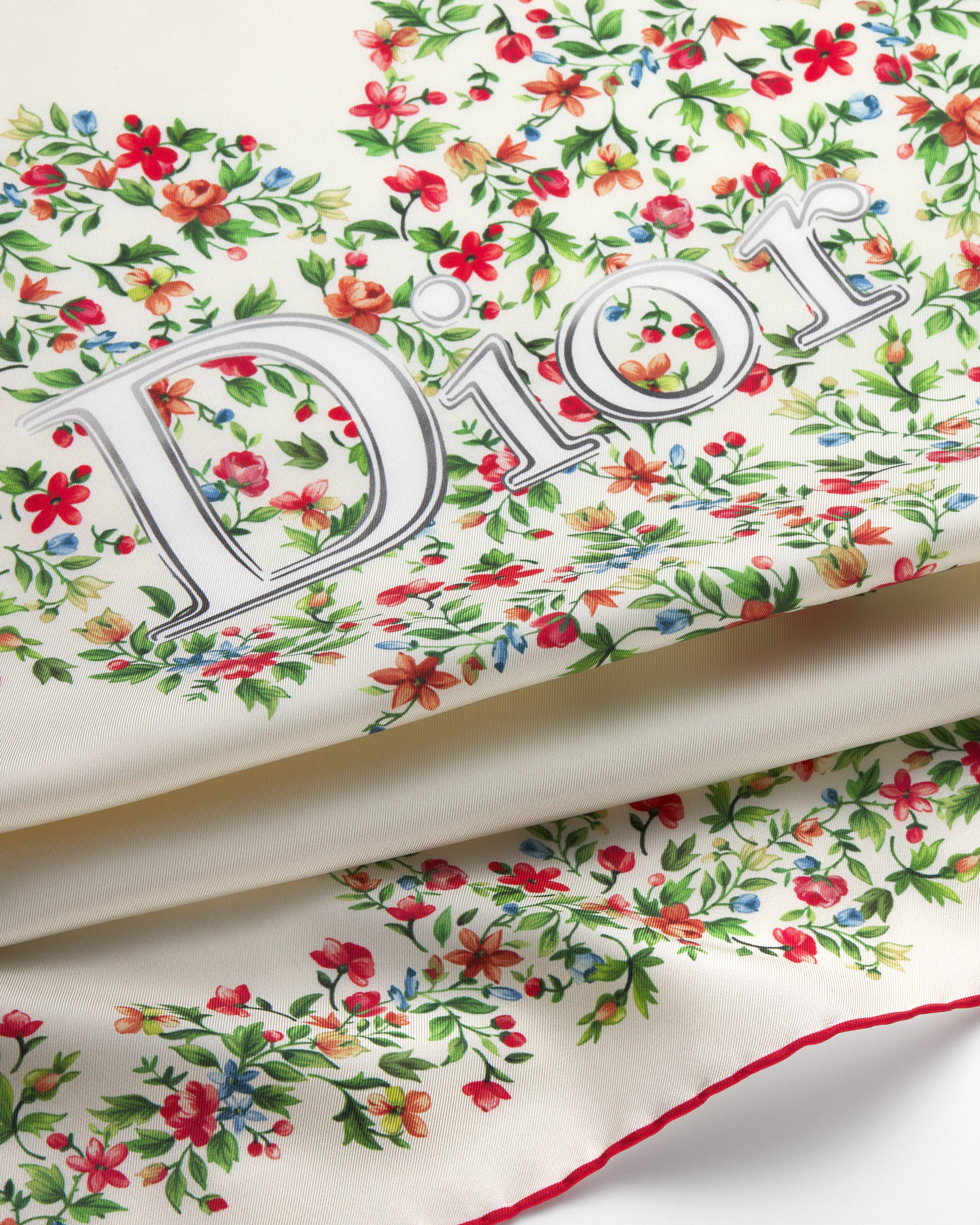 Dioramour 印花方巾 90 厘米白色桑蚕丝斜纹面料多色 Floral Heart 图案 E10