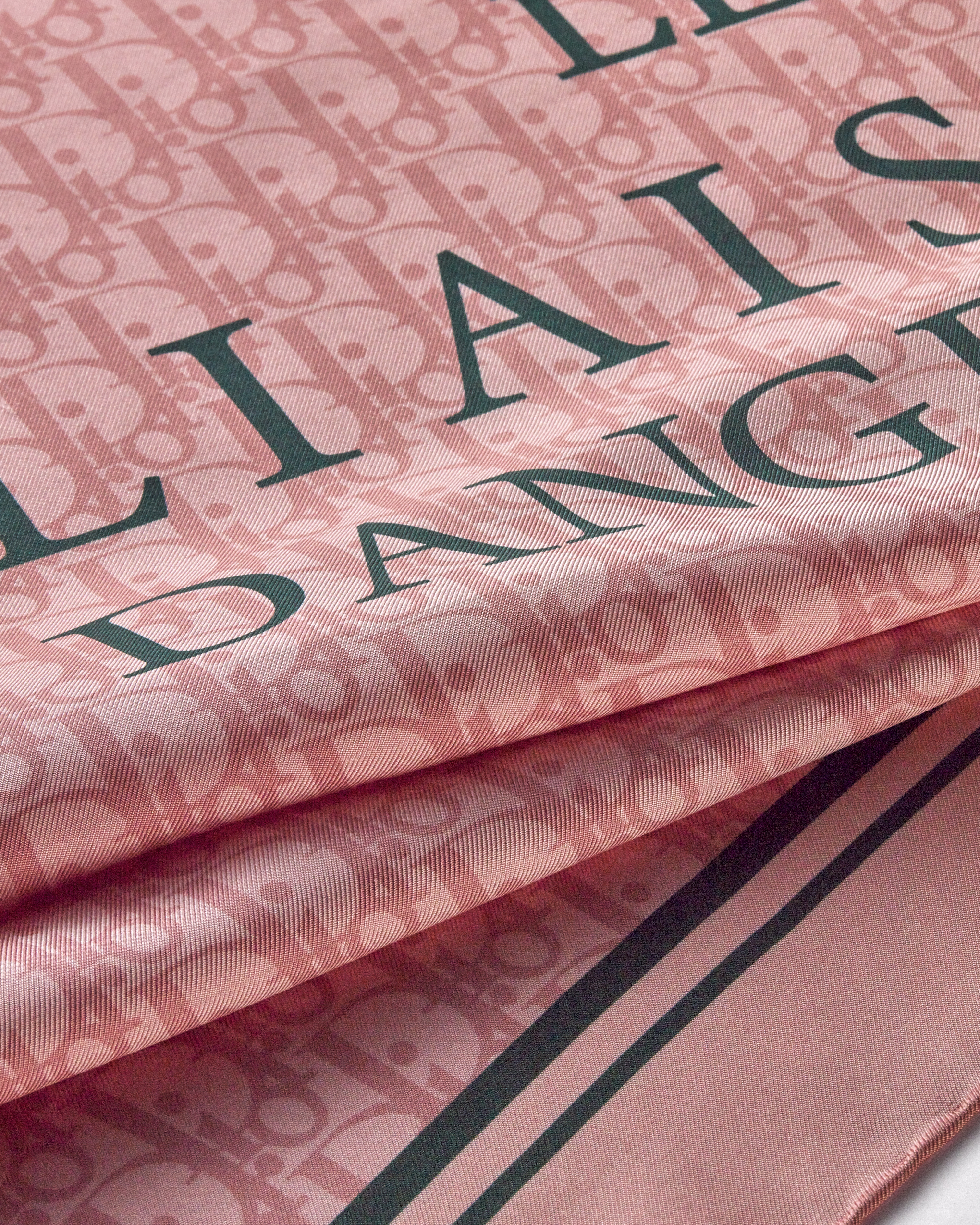 Dior 印花方巾 70 厘米粉色桑蚕丝斜纹面料绿色 Book Cover 图案 E09