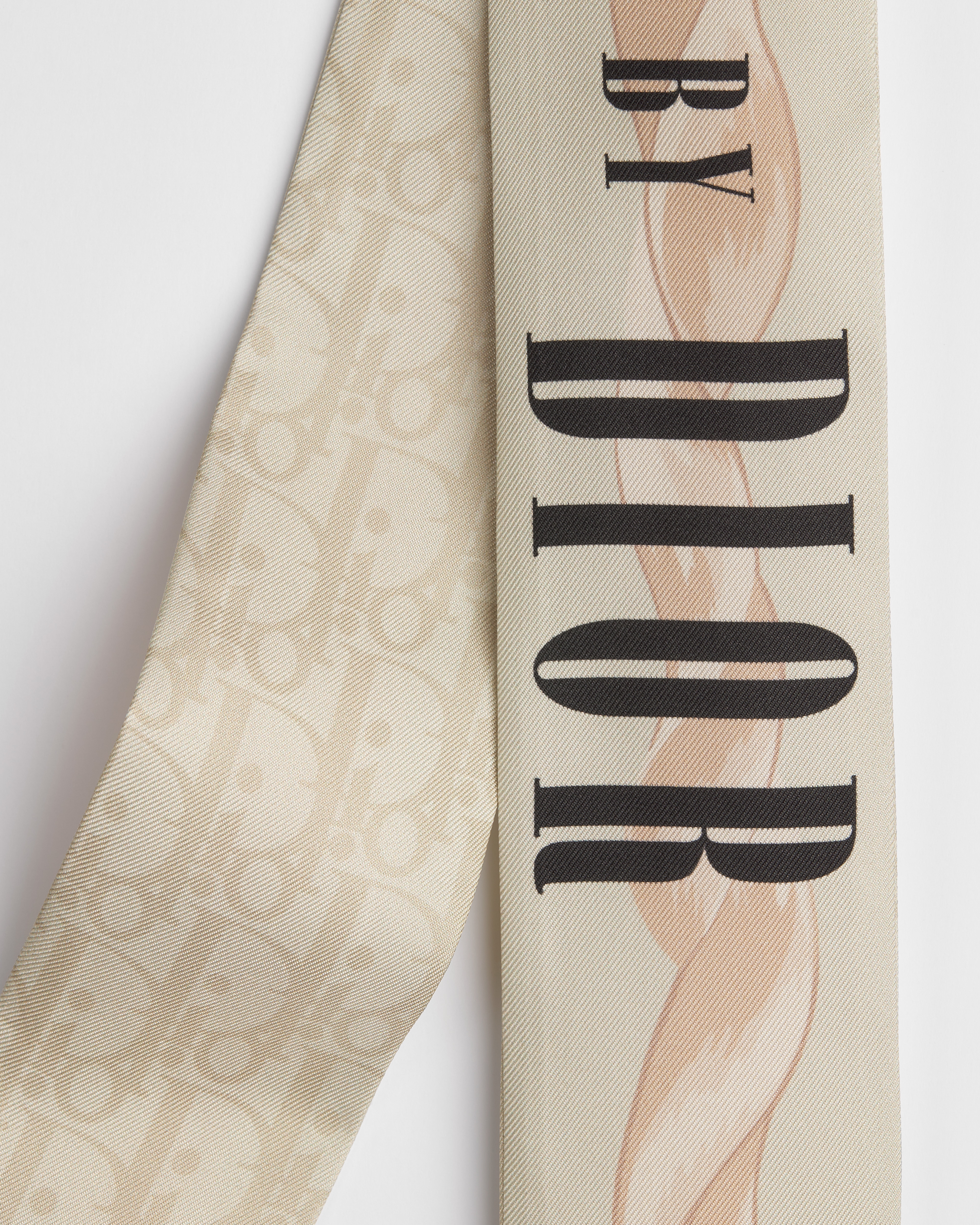 Mitzah 丝巾 米色桑蚕丝斜纹面料黑色 Book Cover 图案 E09