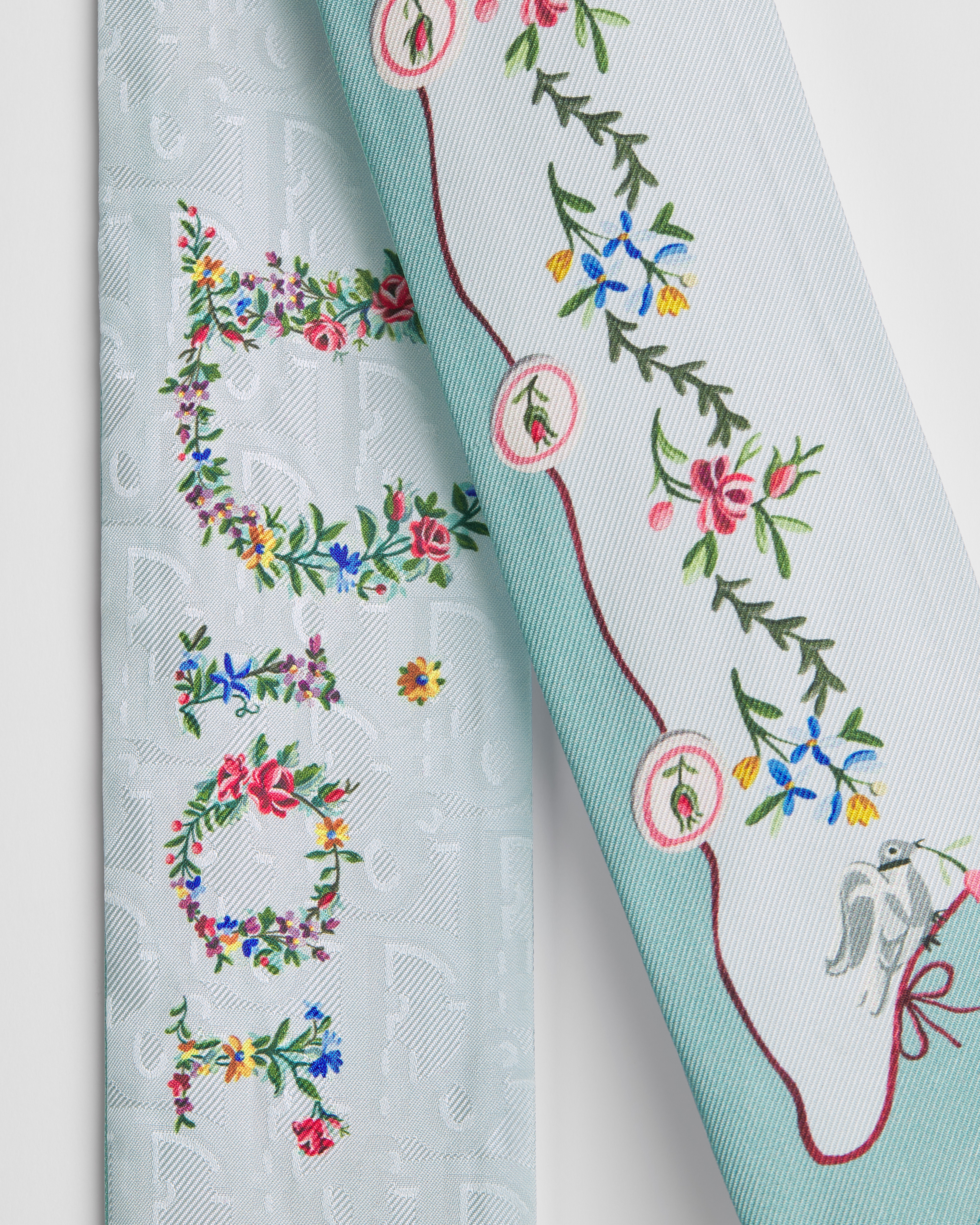 Dioramour Mitzah 丝巾 蓝色桑蚕丝斜纹面料多色 Revolution Flowers 图案 E10