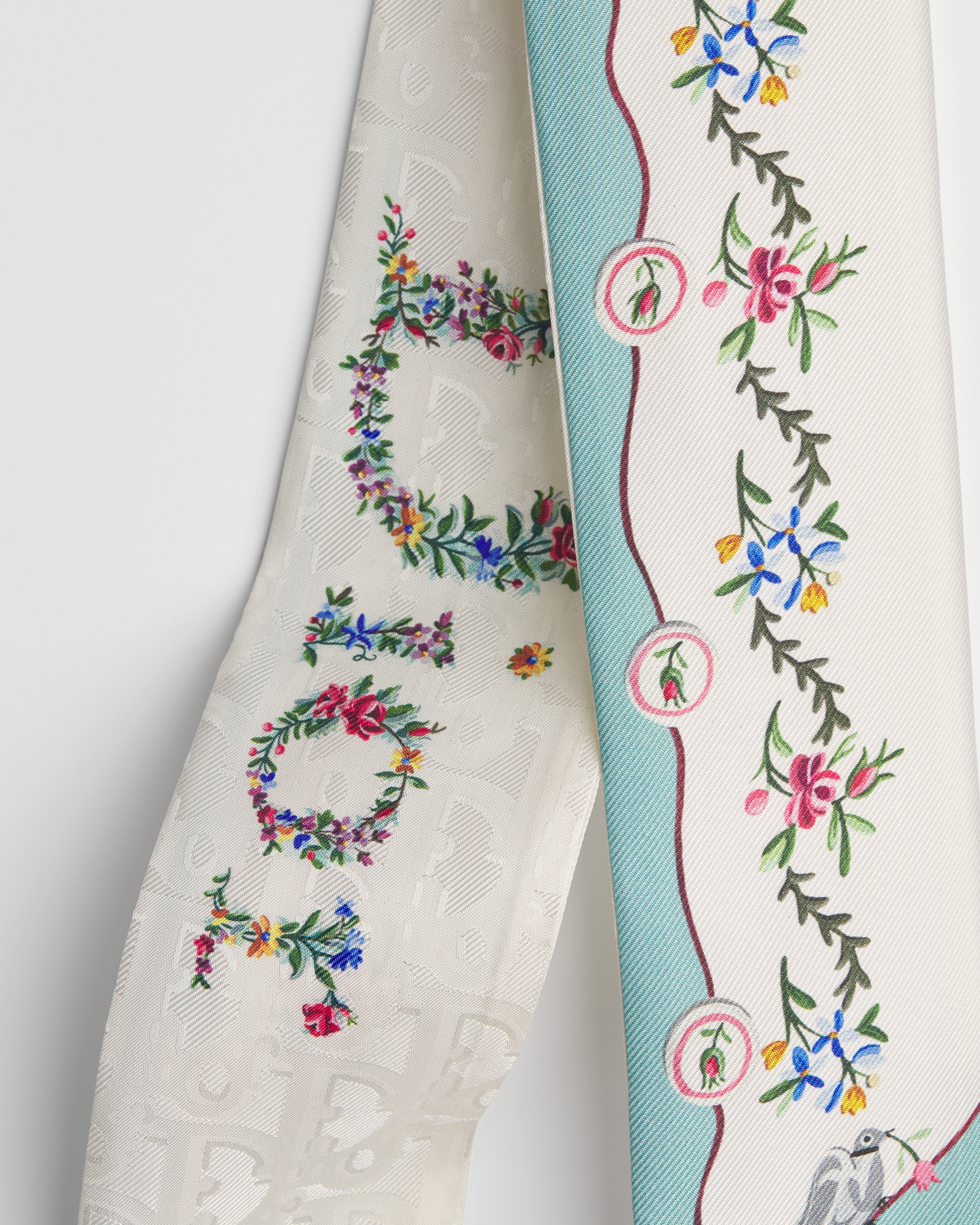 Dioramour Mitzah 丝巾 白色桑蚕丝斜纹面料多色 Revolution Flowers 图案 E09