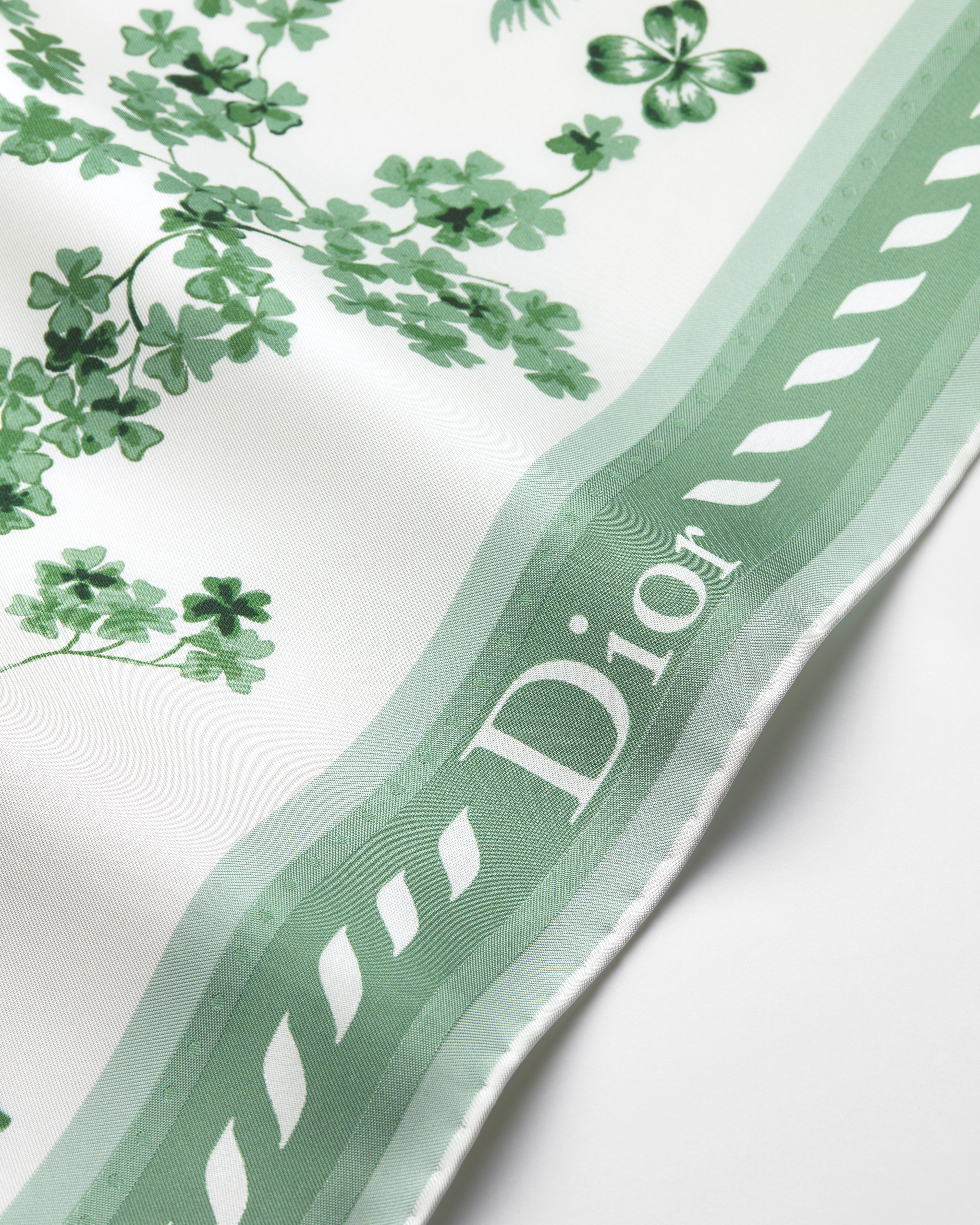Dior 印花方巾 90 厘米白色桑蚕丝斜纹面料绿色四叶草茹伊印花 E10