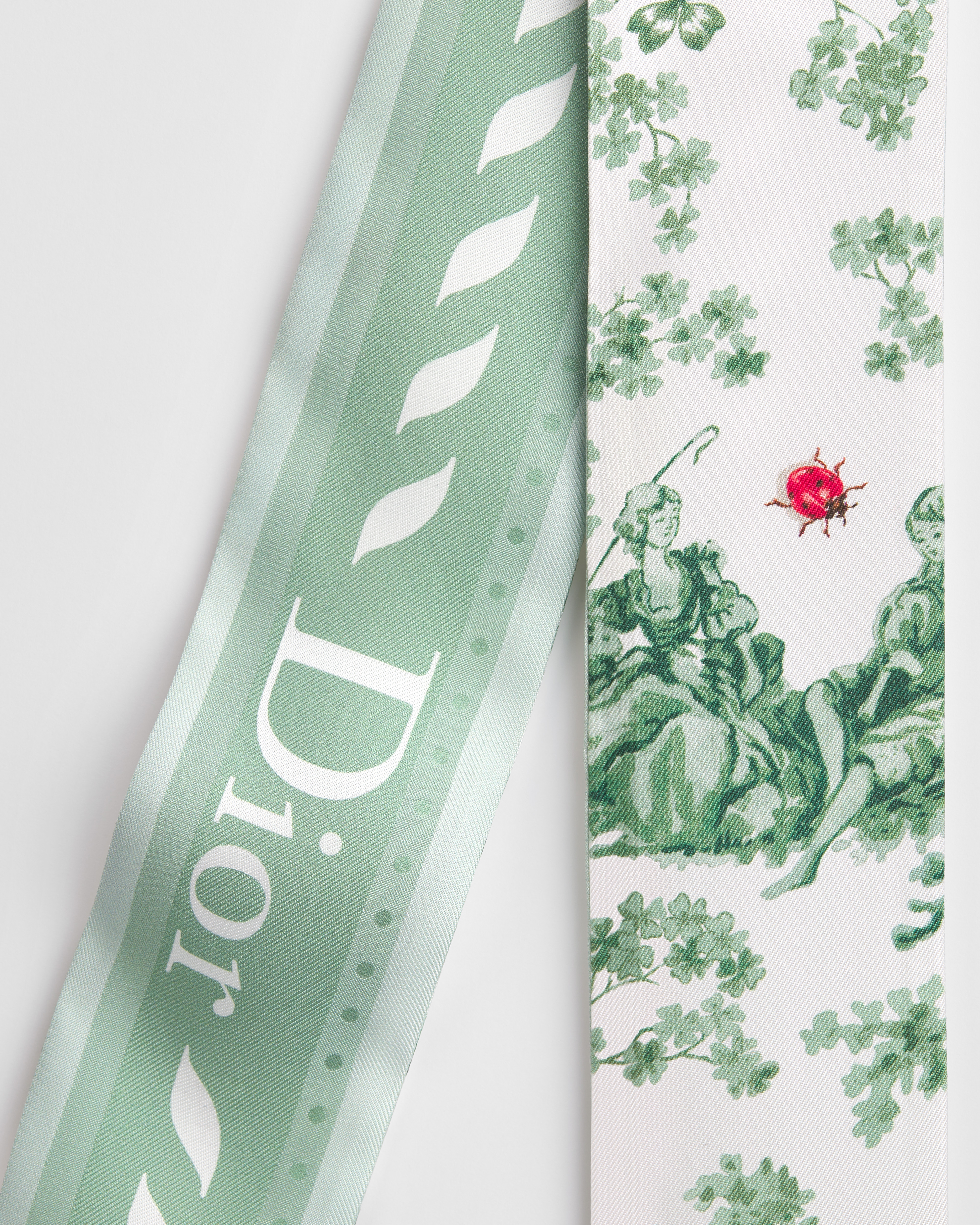 Mitzah 丝巾 白色桑蚕丝斜纹面料绿色四叶草茹伊印花 E09