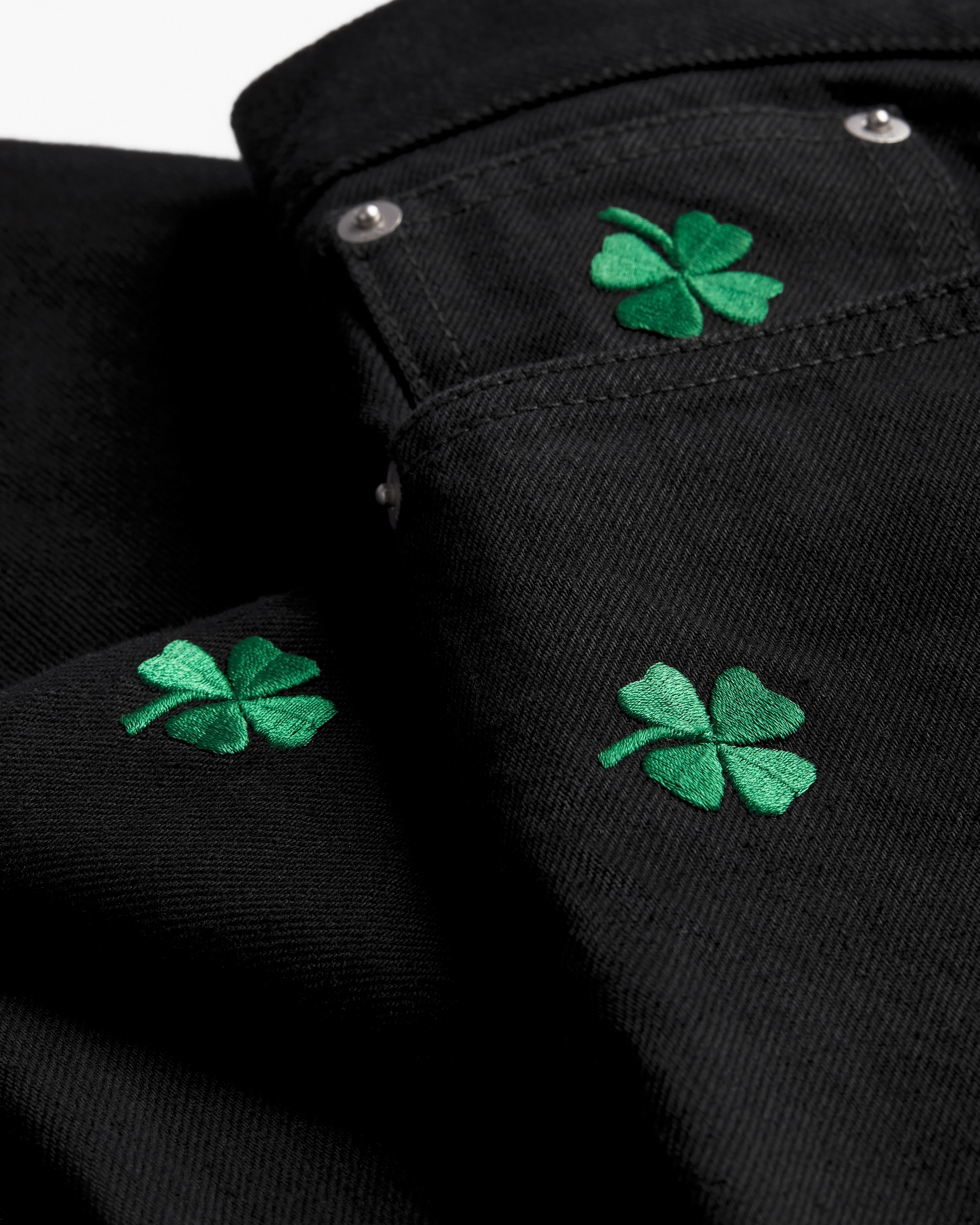 常规版型牛仔裤 黑色棉质斜纹面料 Dior Clover 图案刺绣 E09