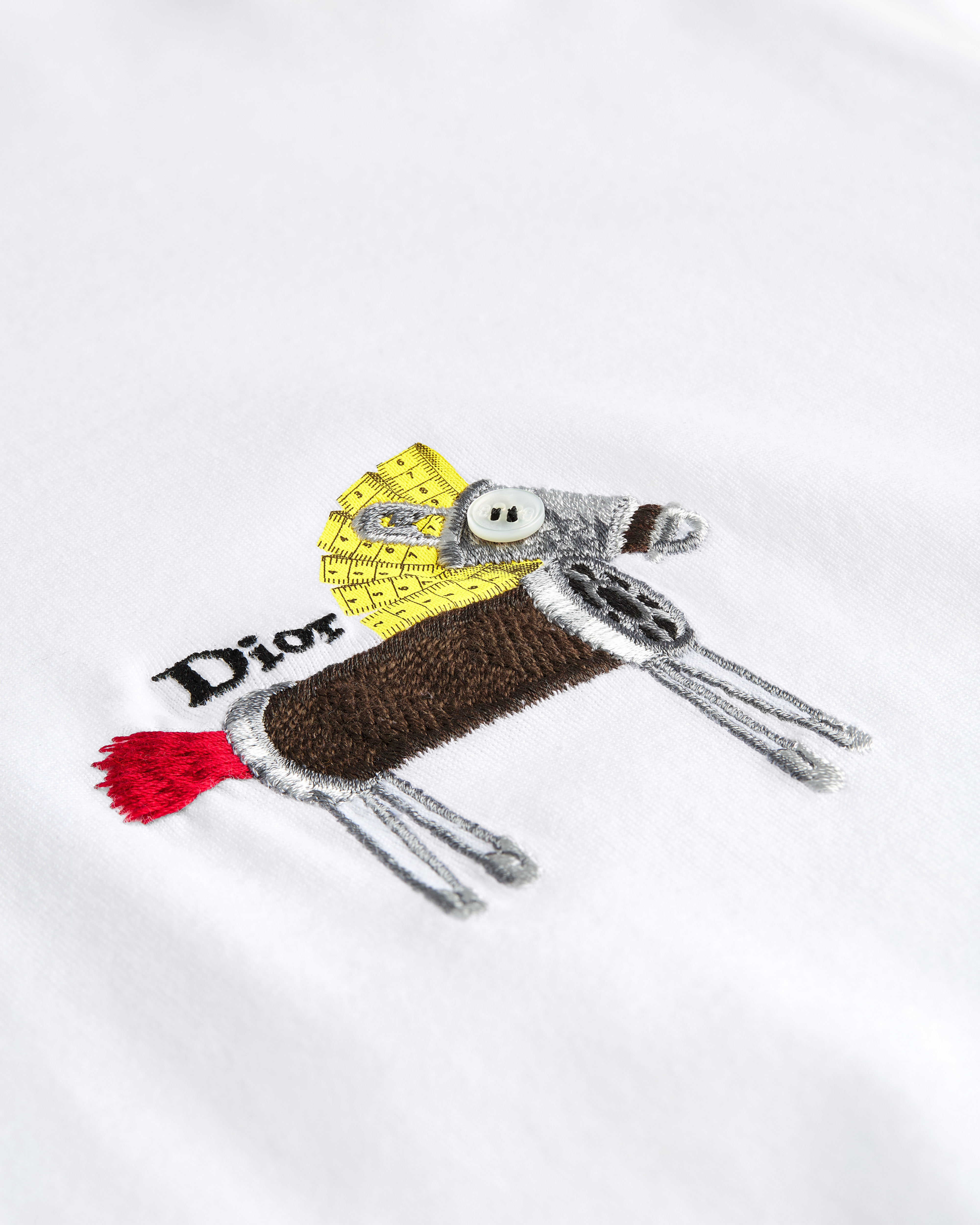 宽松版型 T 恤 白色棉质平纹针织面料小马刺绣 E09