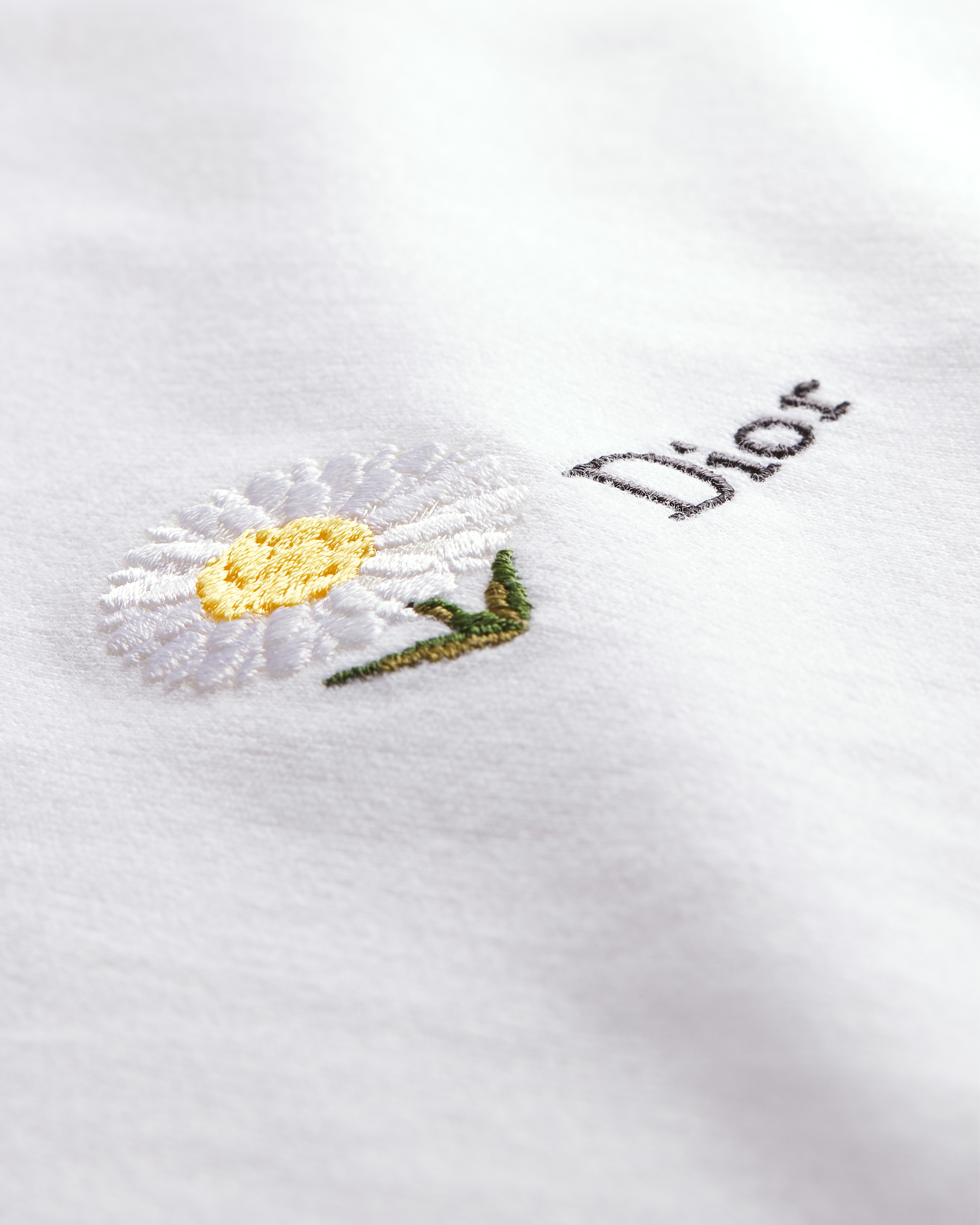 宽松版型 T 恤 白色棉质平纹针织面料雏菊刺绣 E09