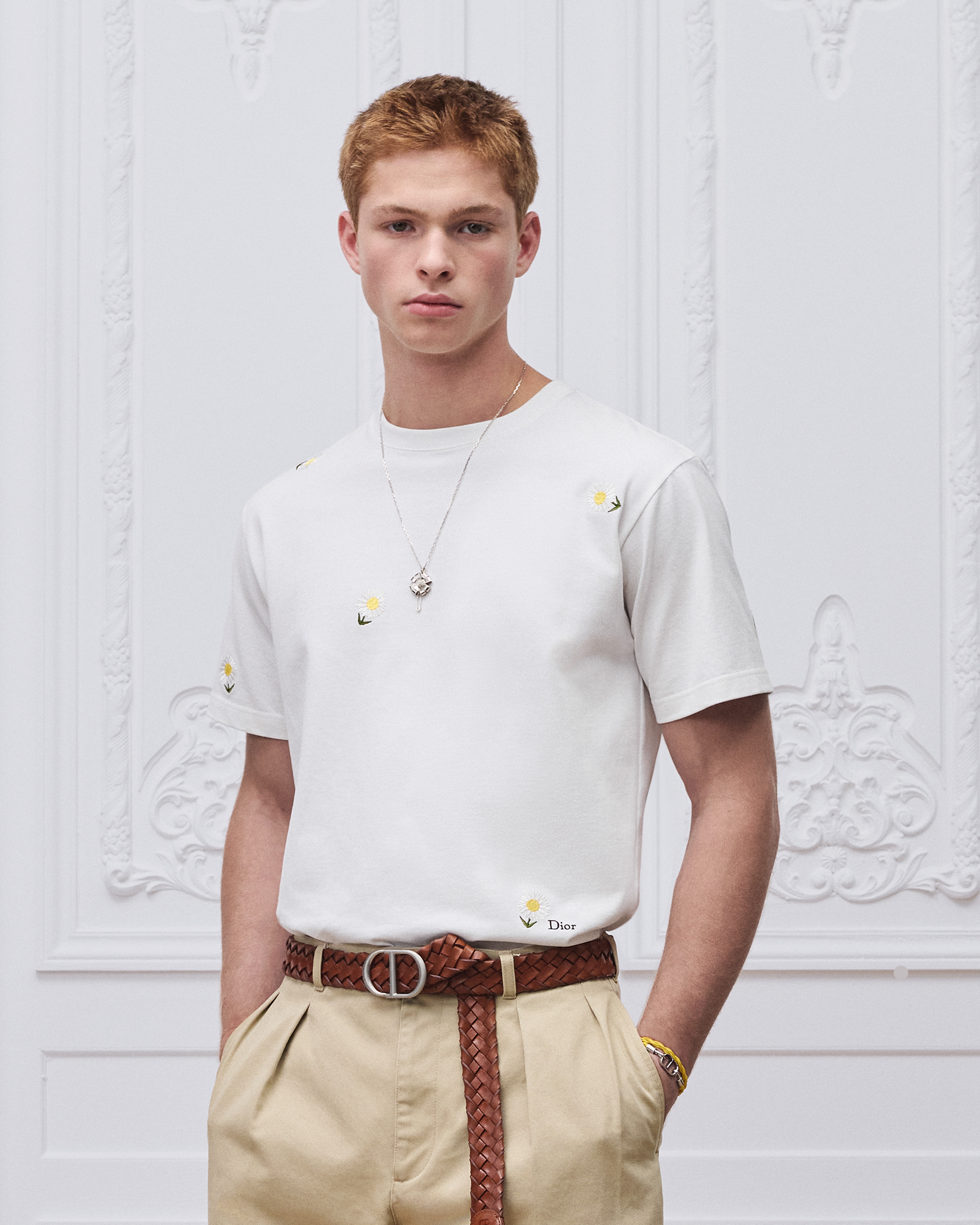 宽松版型 T 恤 白色棉质平纹针织面料雏菊刺绣 E14