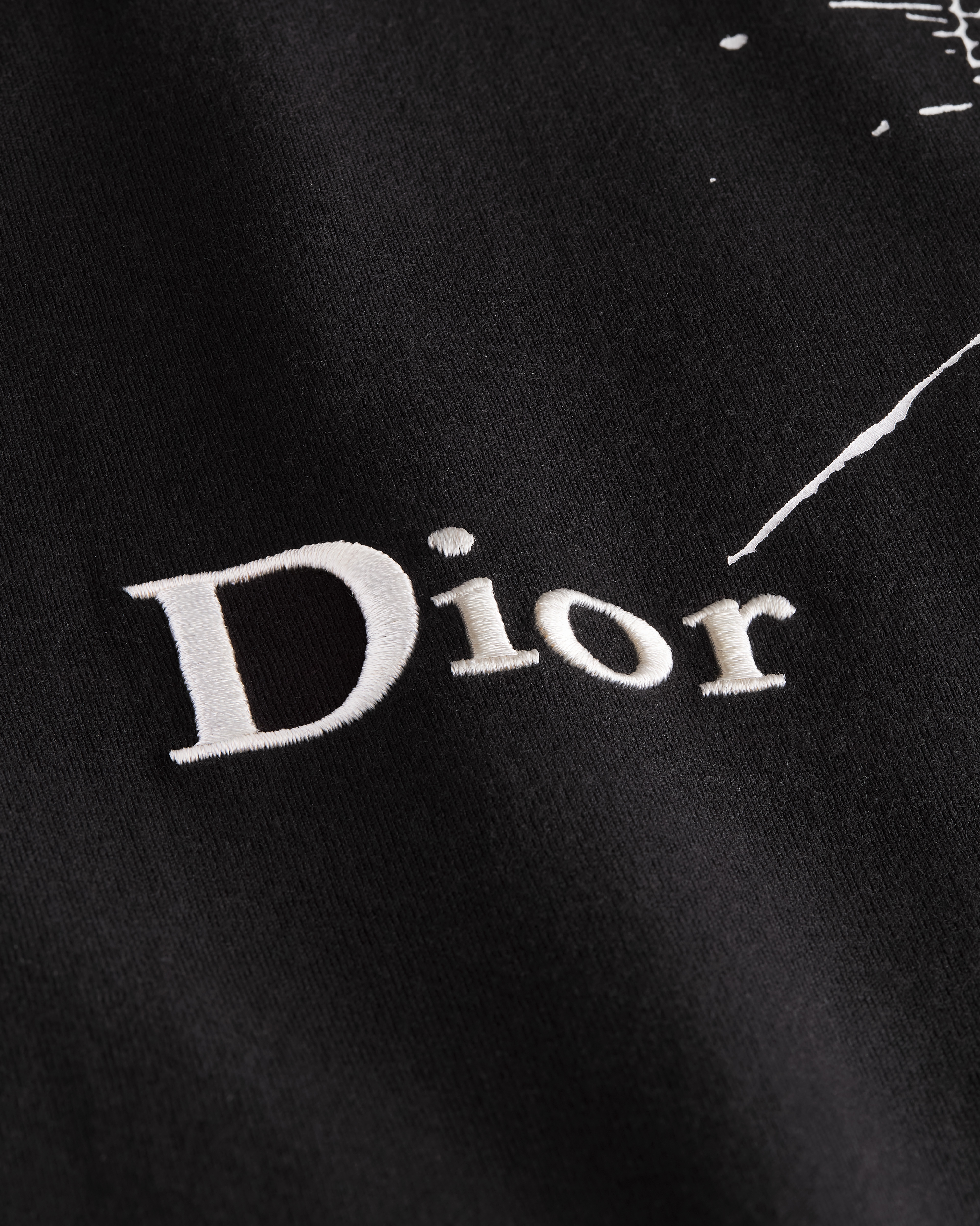 宽松版型 T 恤 黑色和白色棉质平纹针织面料 Book Cover 图案刺绣和印花 E09