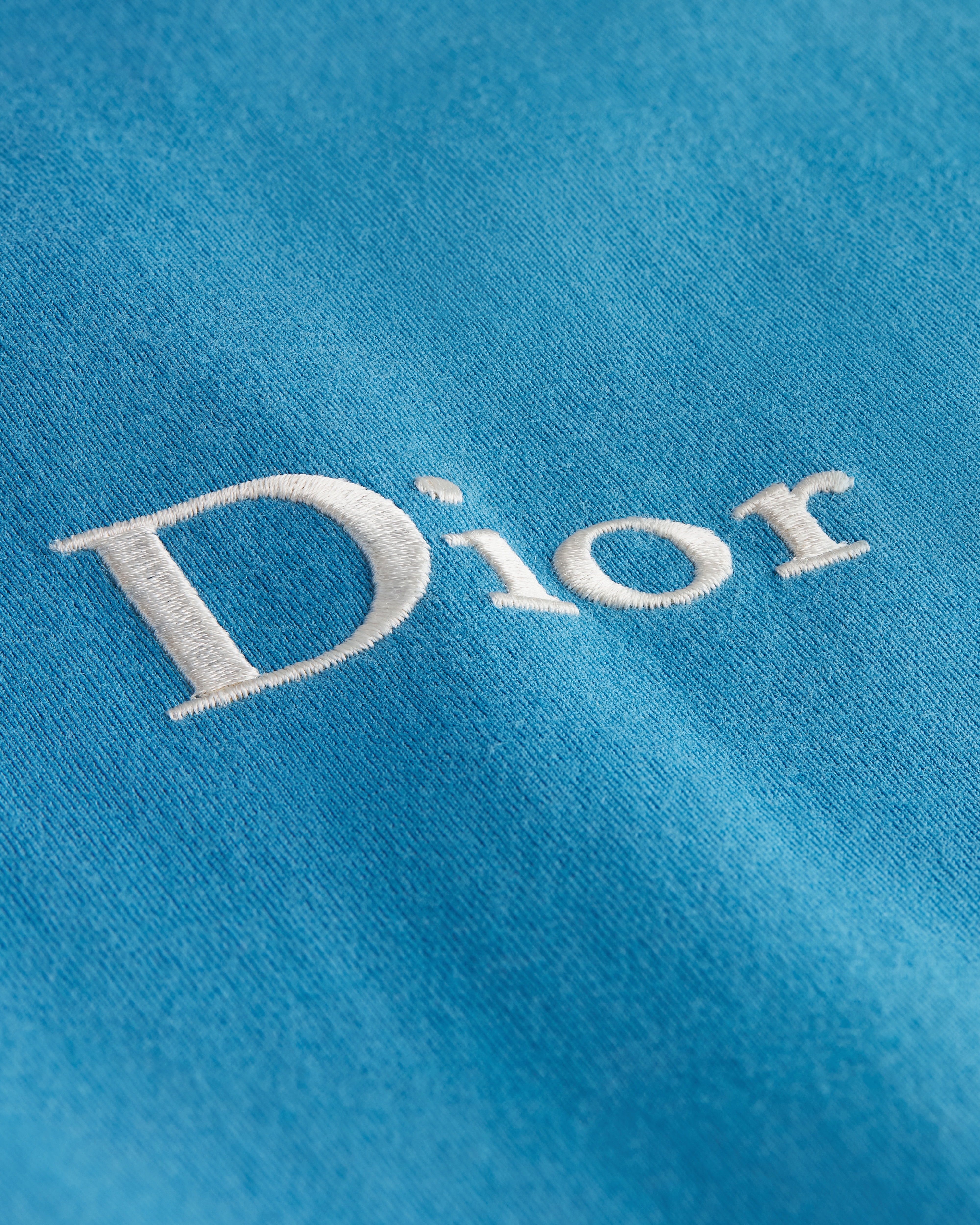 宽松版型 T 恤 淡蓝色和白色棉质平纹针织面料 Book Cover 图案刺绣 E09