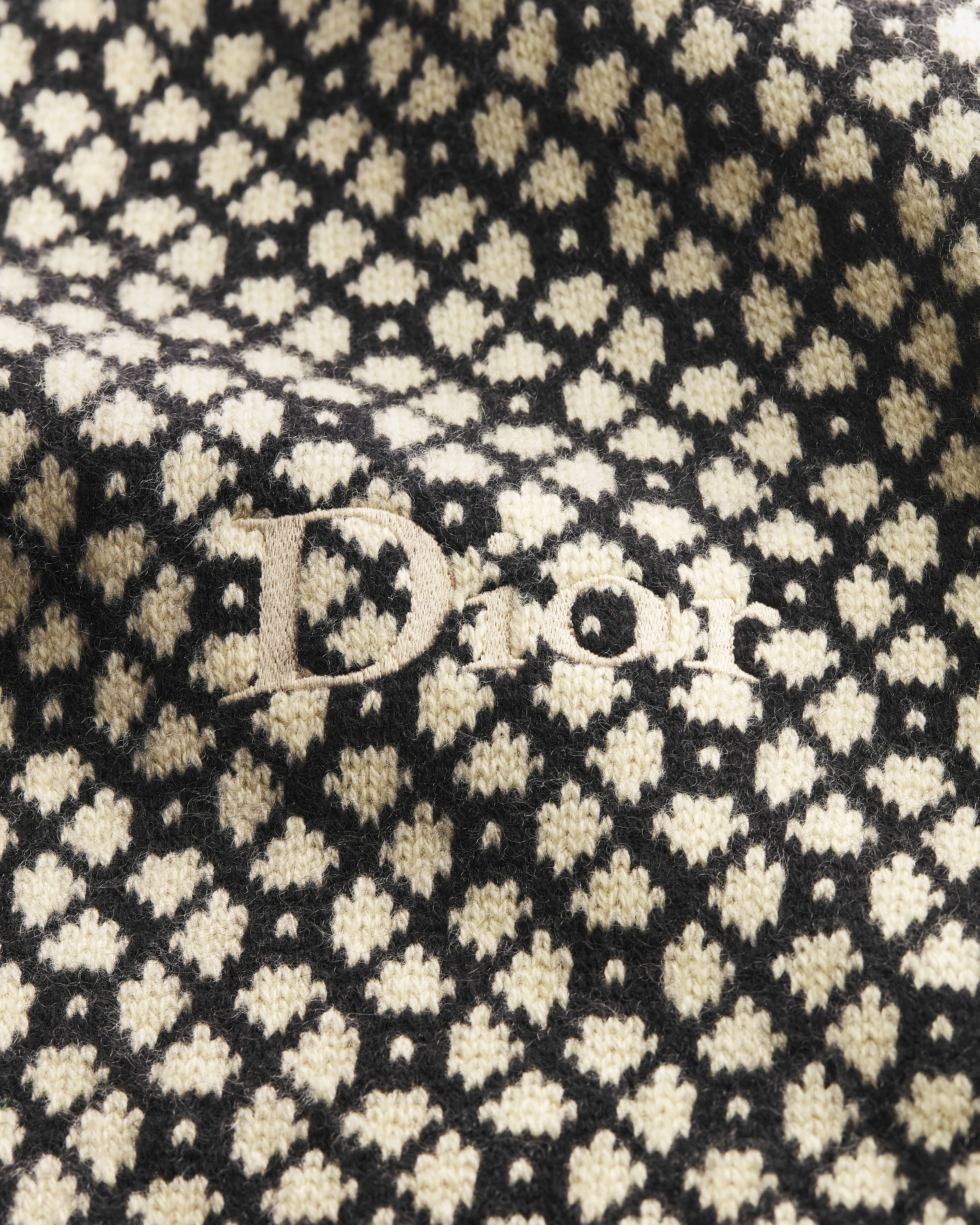 斗篷 米白色和黑色山羊绒提花面料 E10