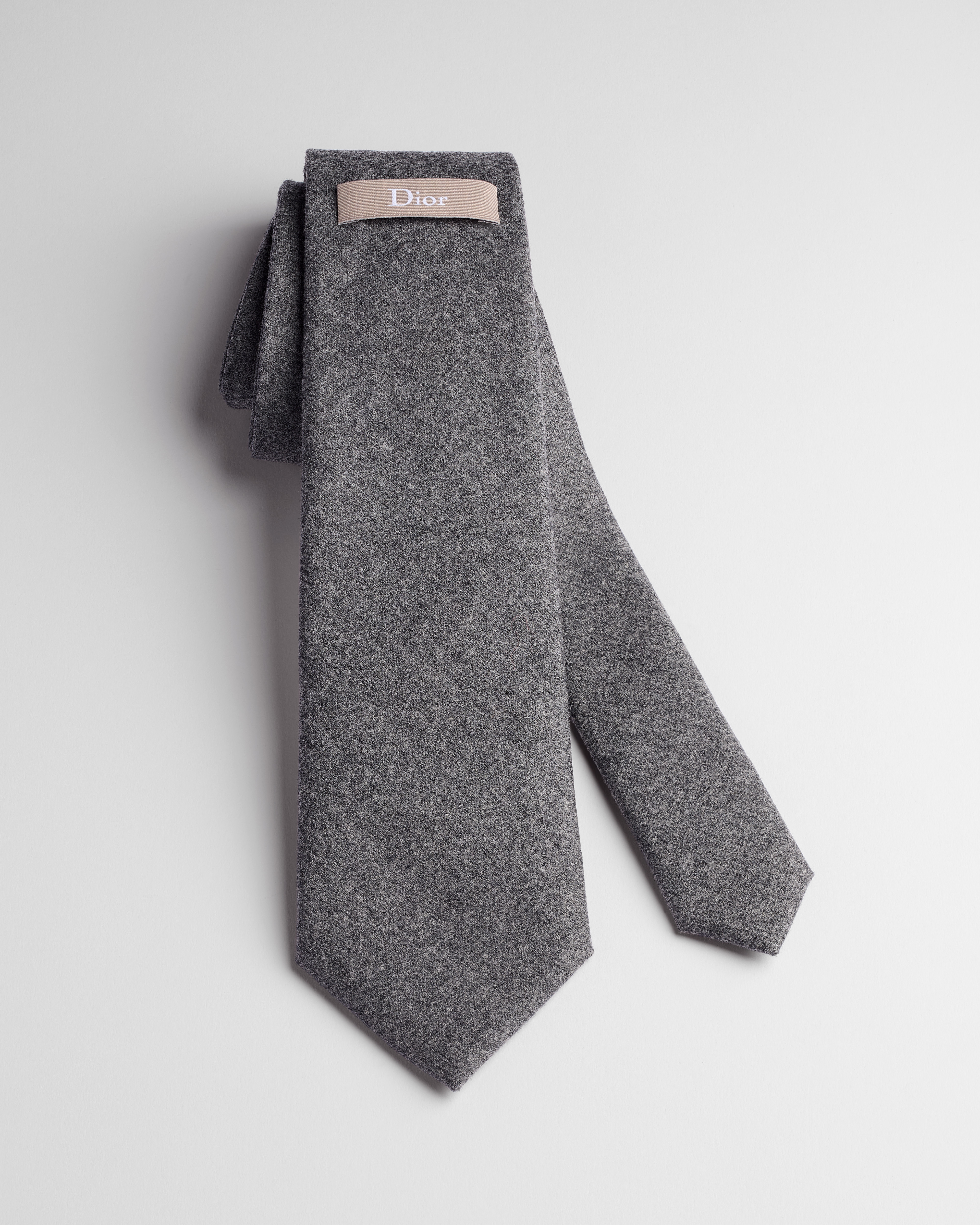 反扣式领带搭配 Dior 标签 浅灰色绵羊毛法兰绒面料 E09