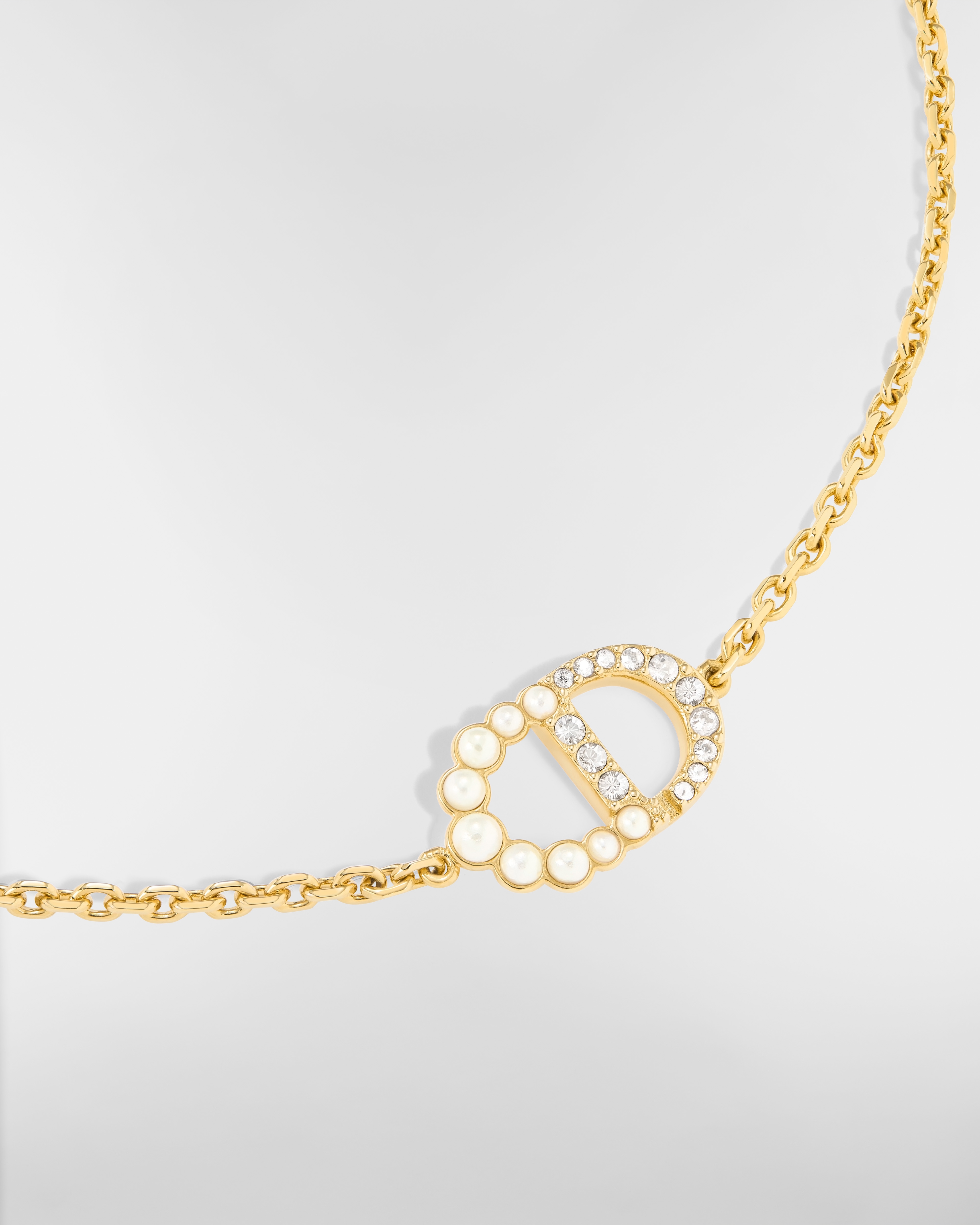 Petit CD Duo 手链 金色饰面金属、白色树脂珠饰和闪亮晶体装饰 E09