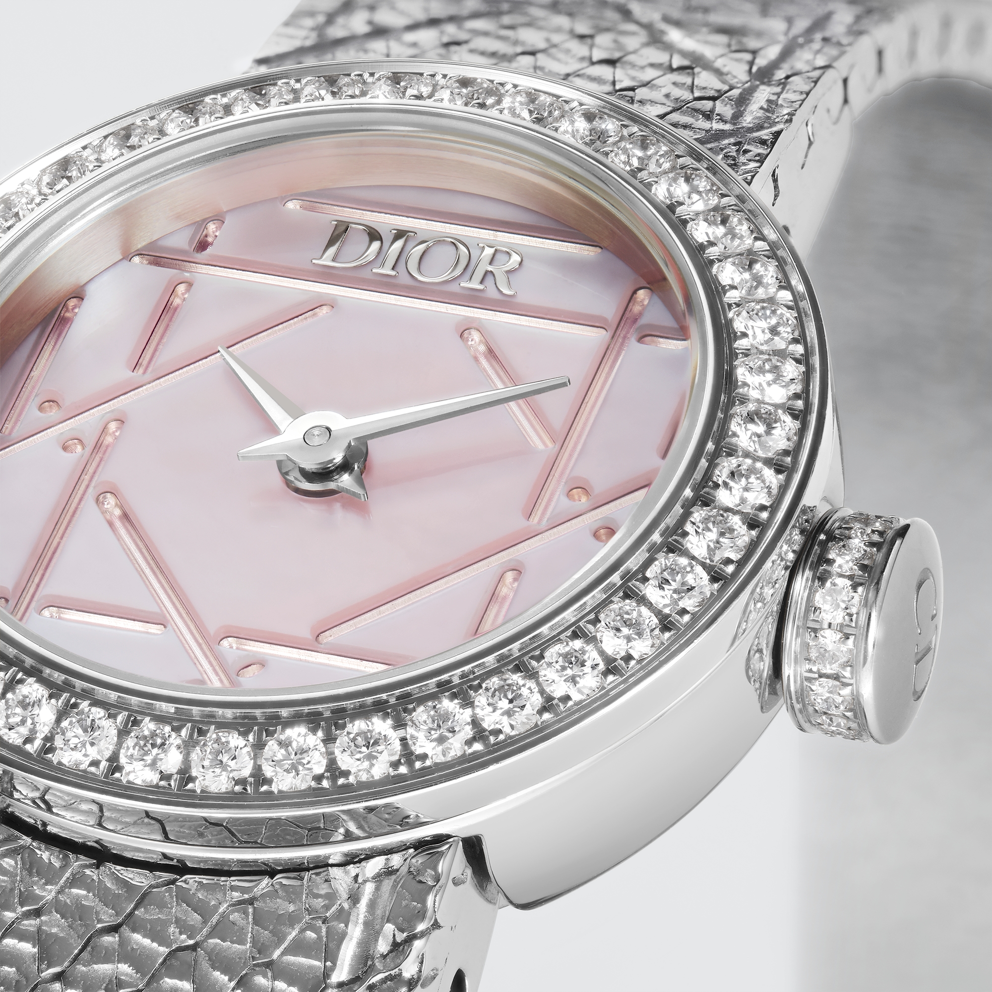La Mini D My Dior 腕表 直径 19 毫米，钢、粉色珍珠母贝和钻石 E04