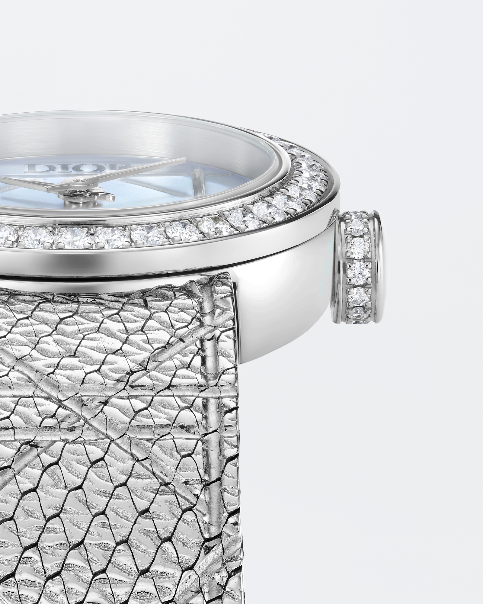 La Mini D My Dior 腕表 直径 19 毫米，钢、灰色珍珠母贝和钻石 E02