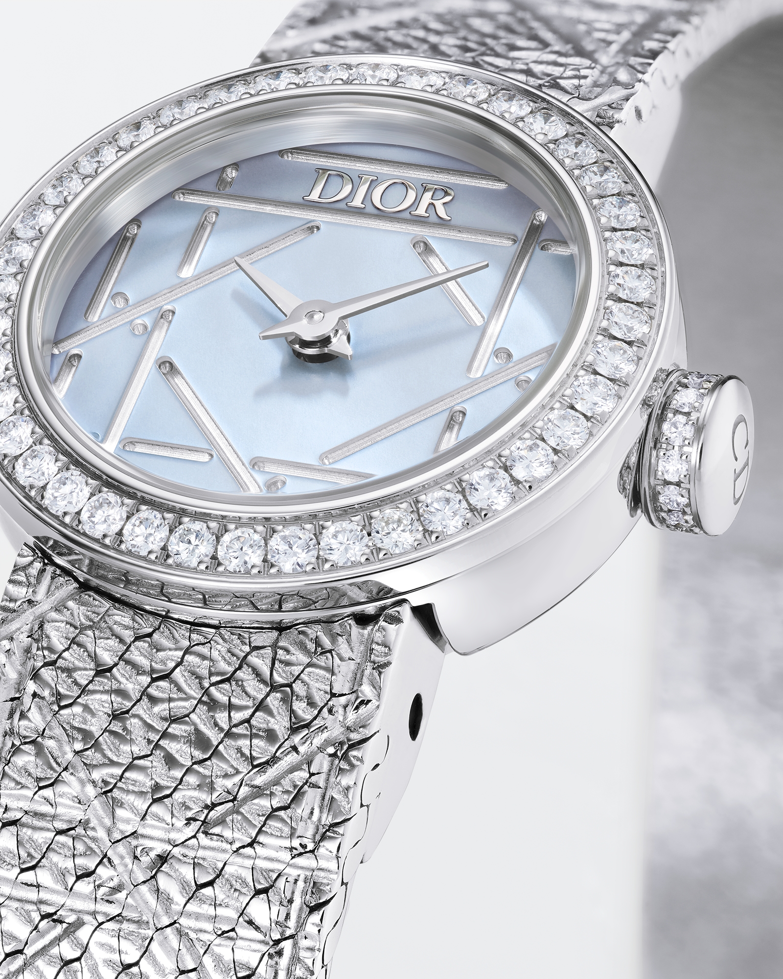 La Mini D My Dior 腕表 直径 19 毫米，钢、灰色珍珠母贝和钻石 E03