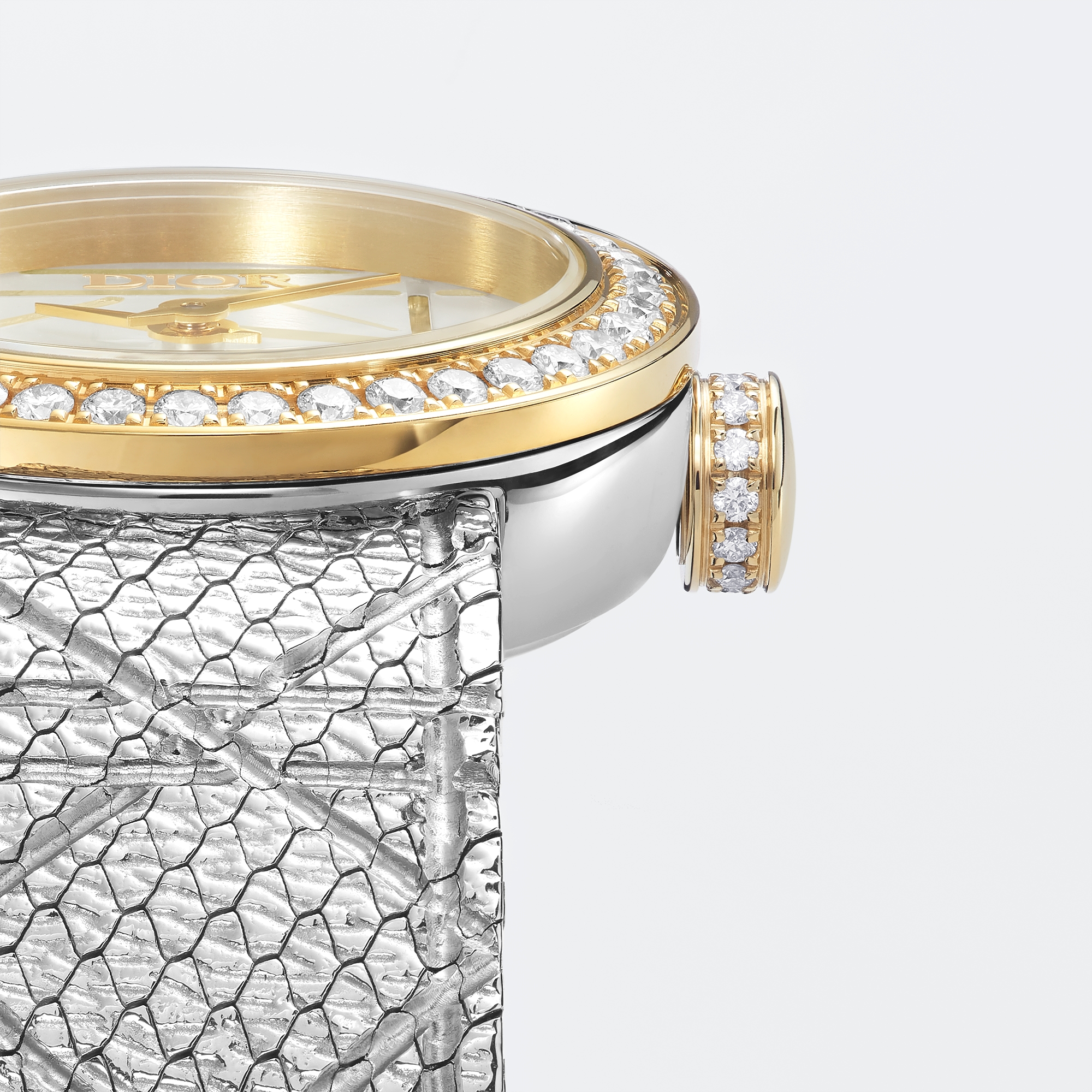 La Mini D My Dior 腕表 直径 19 毫米，钢、黄色 18K 金、白色珍珠母贝和钻石 E02