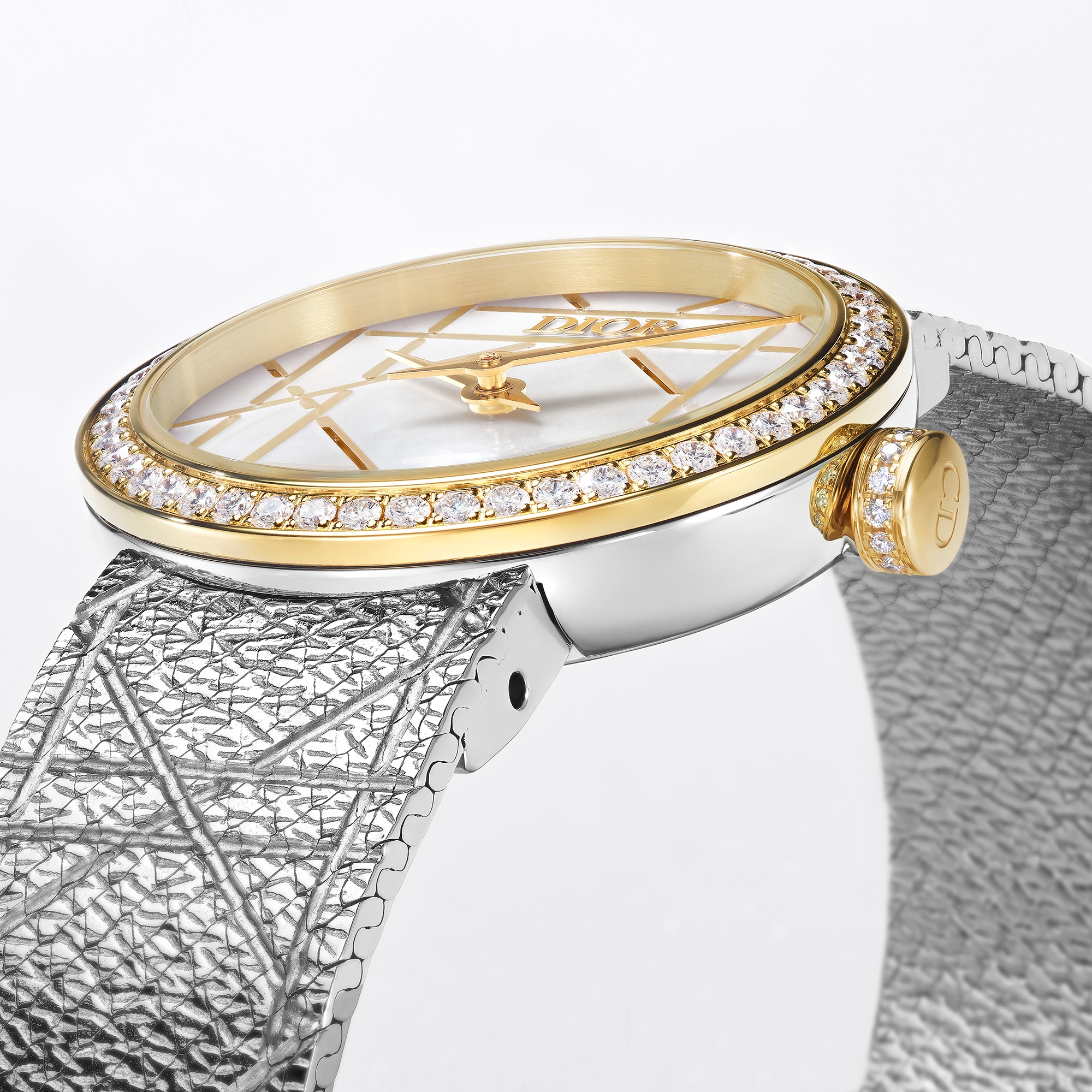La D My Dior 腕表 直径 25 毫米，钢、黄色 18K 金、白色珍珠母贝和钻石 E03