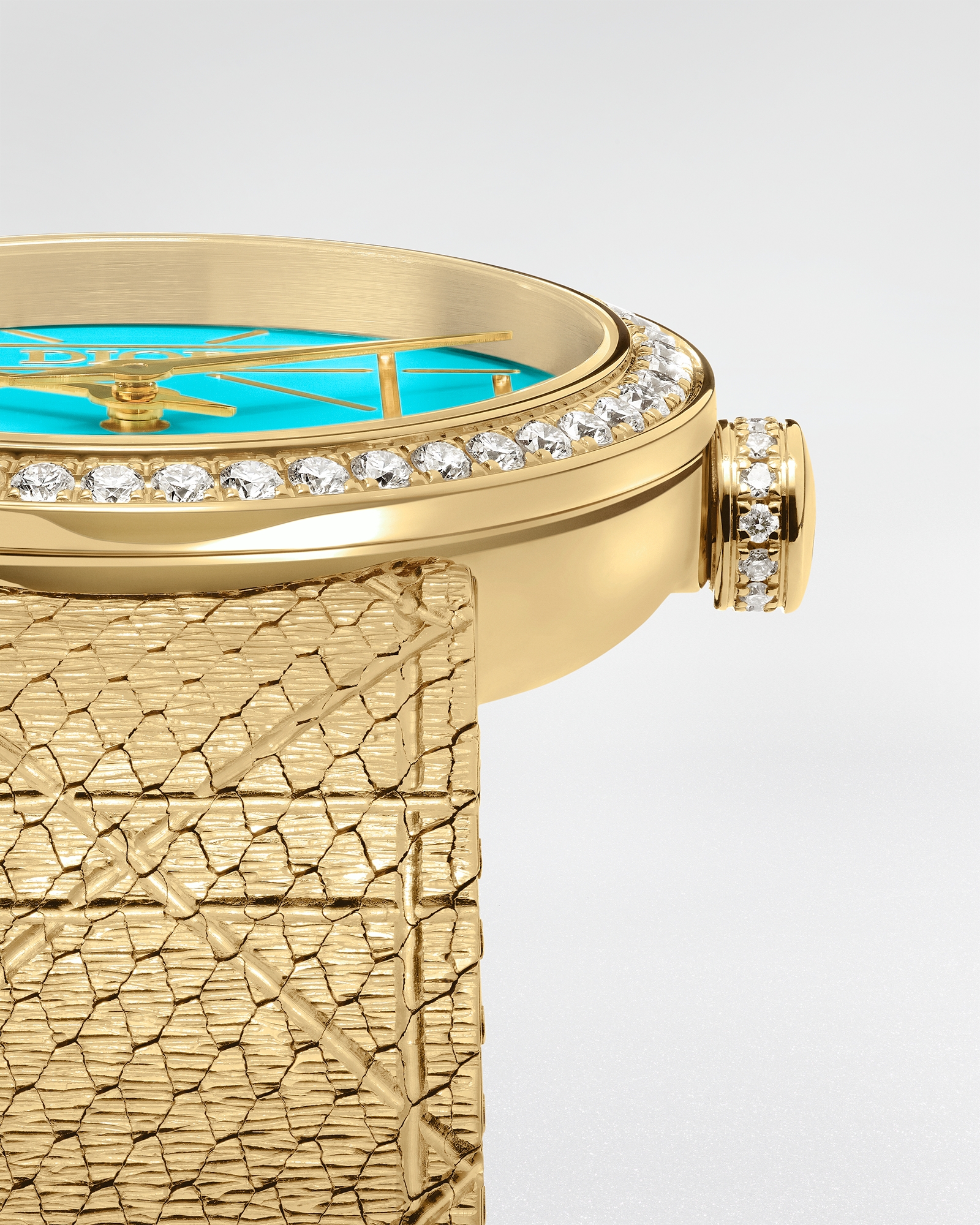 La D My Dior 腕表 直径 25 毫米，黄色 18K 金、蓝绿色涂漆和钻石 E03