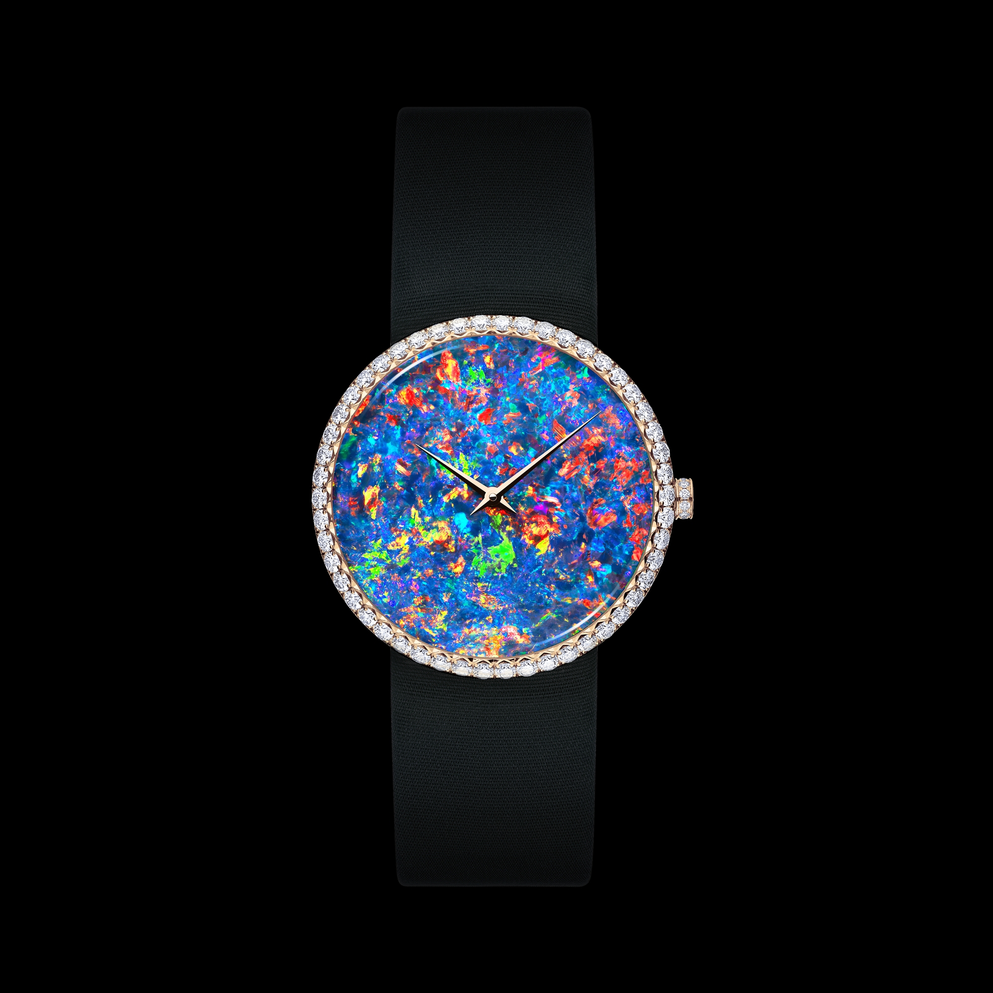 La D de Dior Opal 腕表 直径 38 毫米，玫瑰色 18K 金、钻石和蛋白石 E01