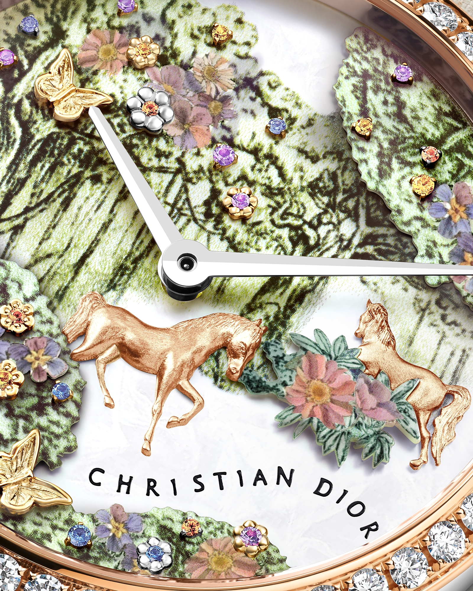 Dior Grand Soir Year of the Horse 马年高级腕表 直径 36 毫米，自动上链机芯，钢、玫瑰色 18K 金、珍珠母贝、钻石、蓝宝石、黄色蓝宝石、紫水晶和锰铝榴石 E03