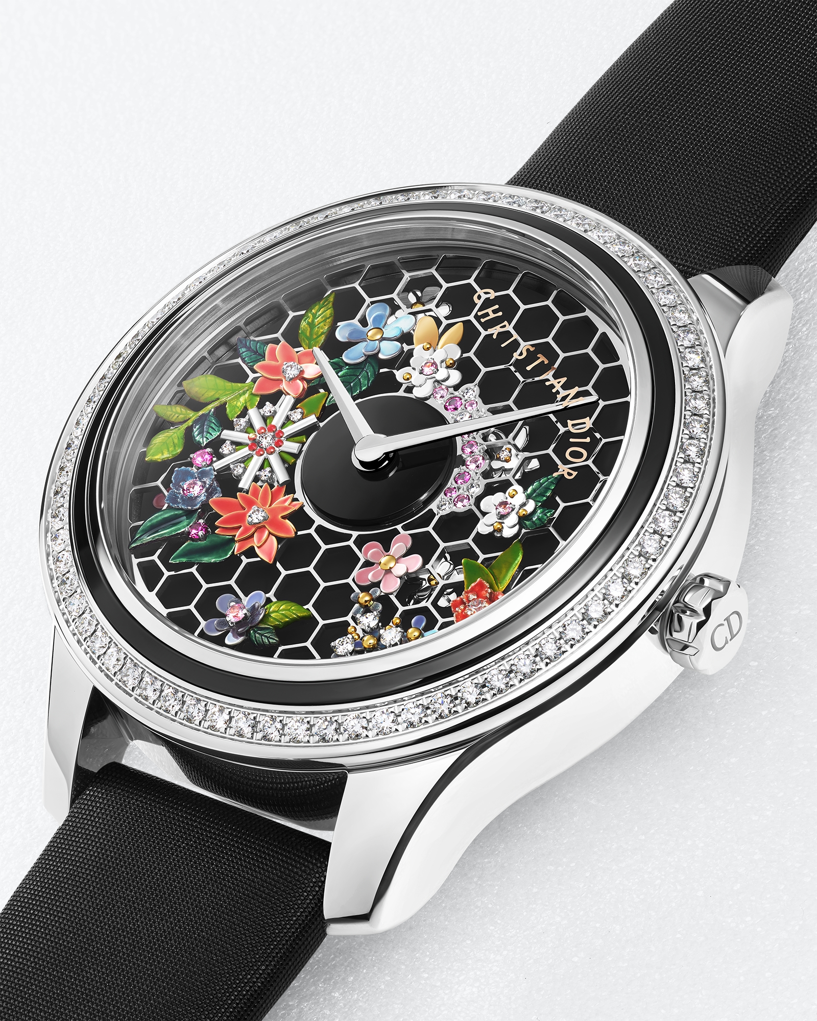 Dior Grand Bal Broderie Florale 腕表 直径 36 毫米，自动上链机芯，钢、白色 18K 金、黑色珍珠母贝和钻石 E02