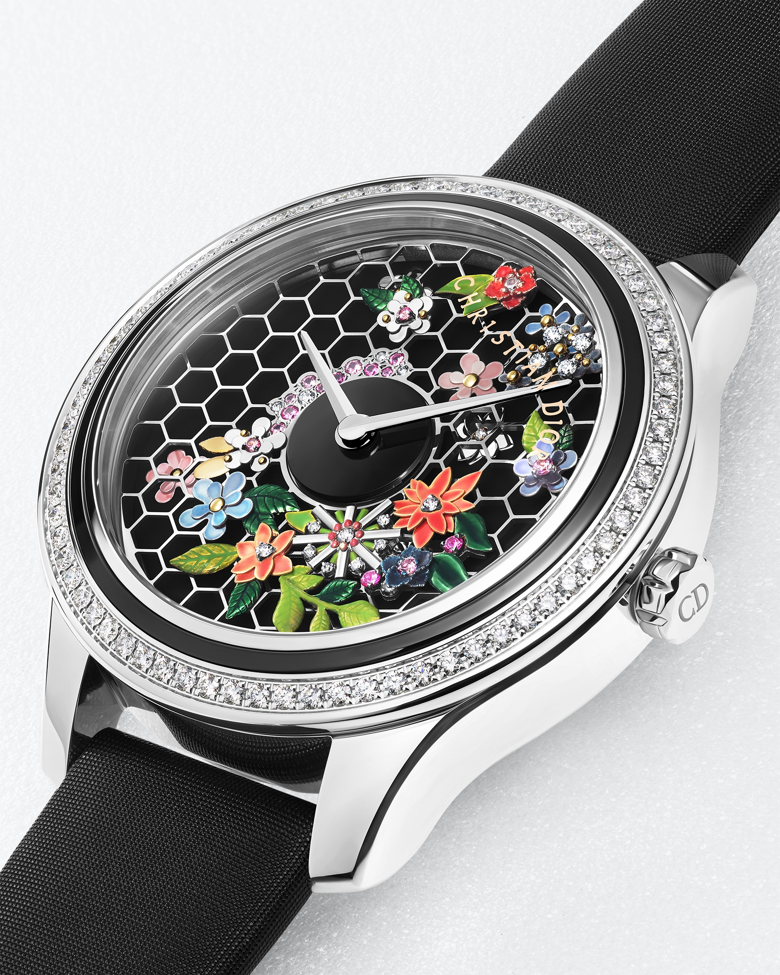 Dior Grand Bal Broderie Florale 腕表 直径 36 毫米，自动上链机芯，钢、白色 18K 金、黑色珍珠母贝和钻石 E03