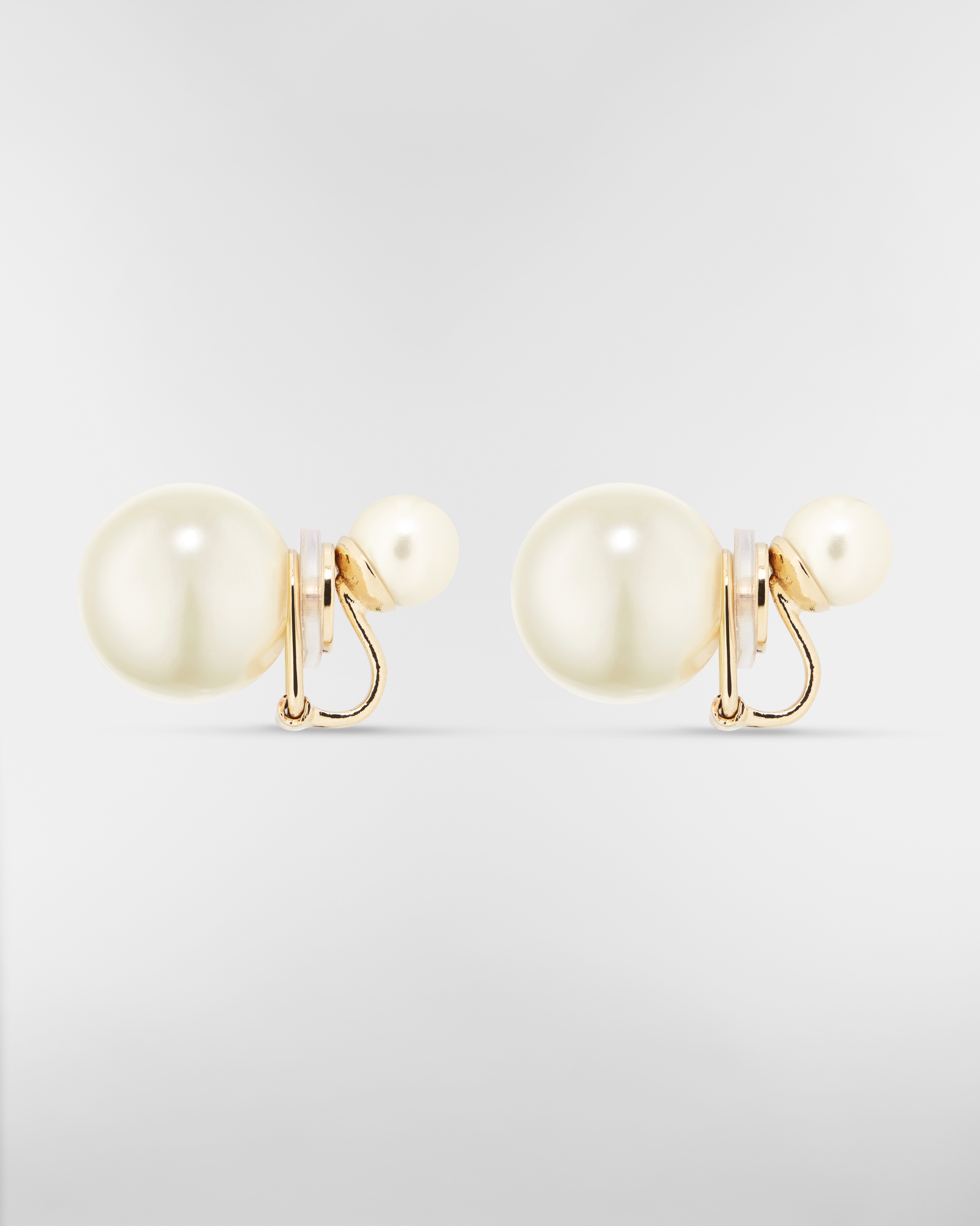 Dior Tribales 夹式耳环 金色饰面金属和白色树脂珠饰 E02