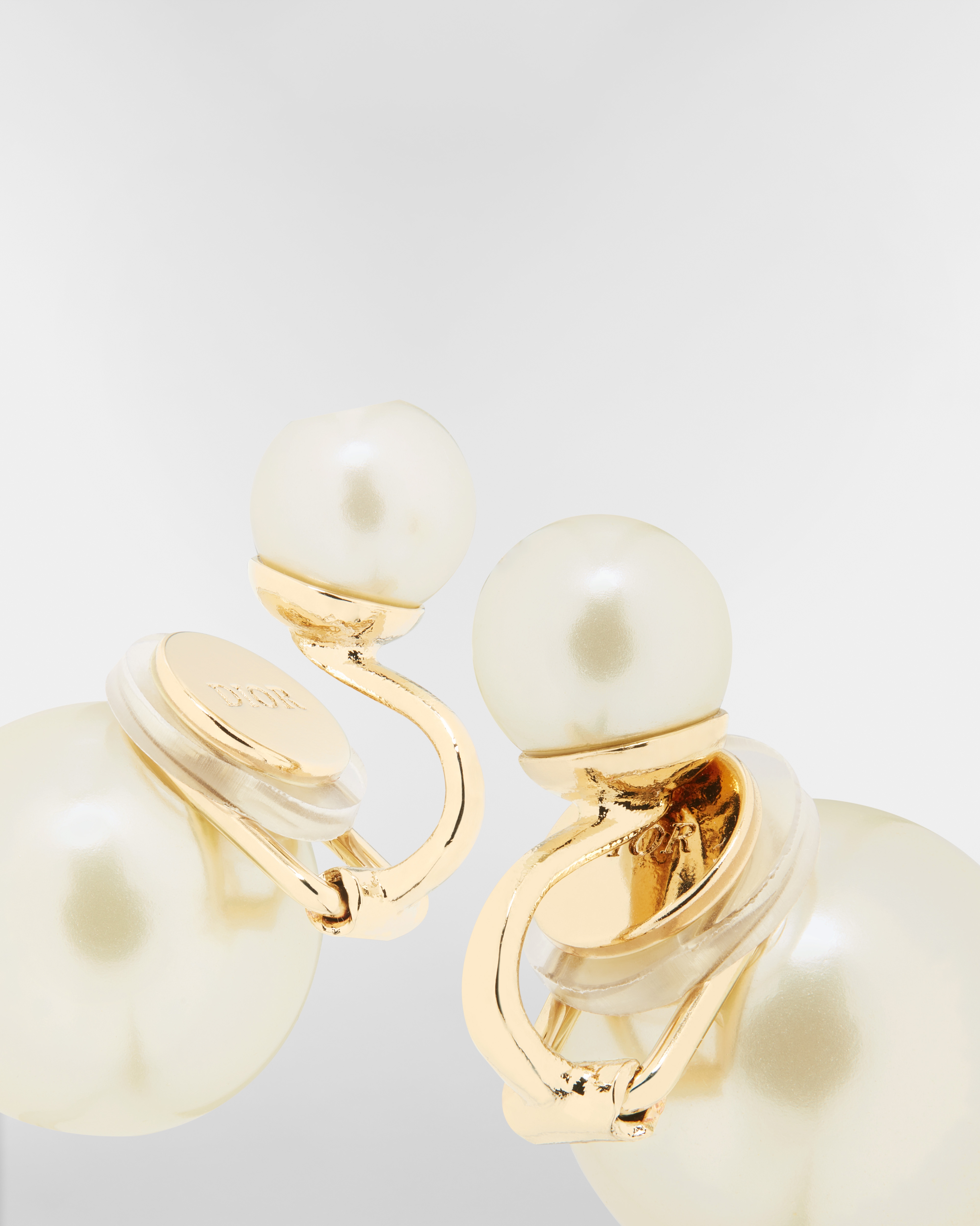 Dior Tribales 夹式耳环 金色饰面金属和白色树脂珠饰 E09