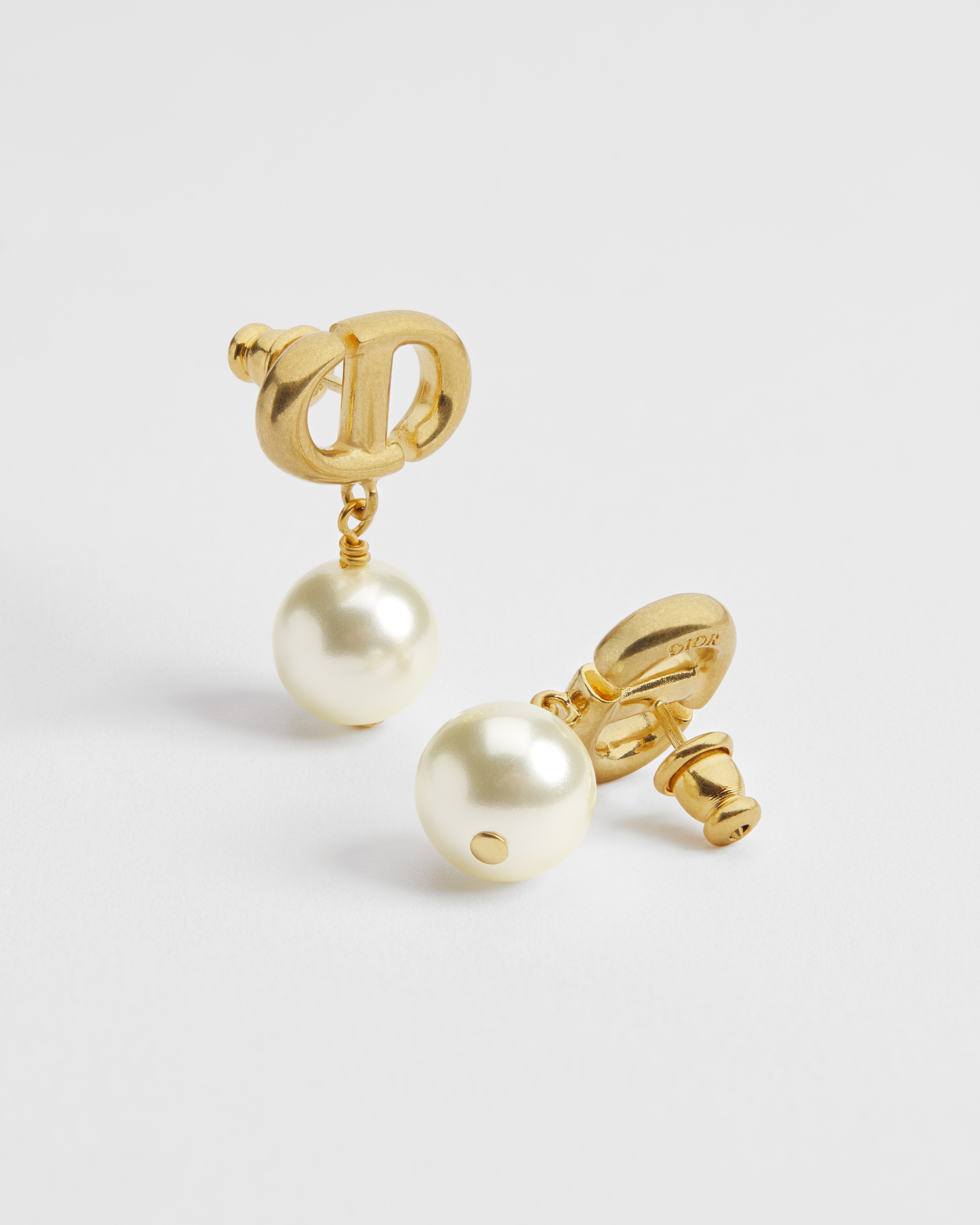 CD Navy 耳环 金色饰面金属和白色树脂珠饰 E06