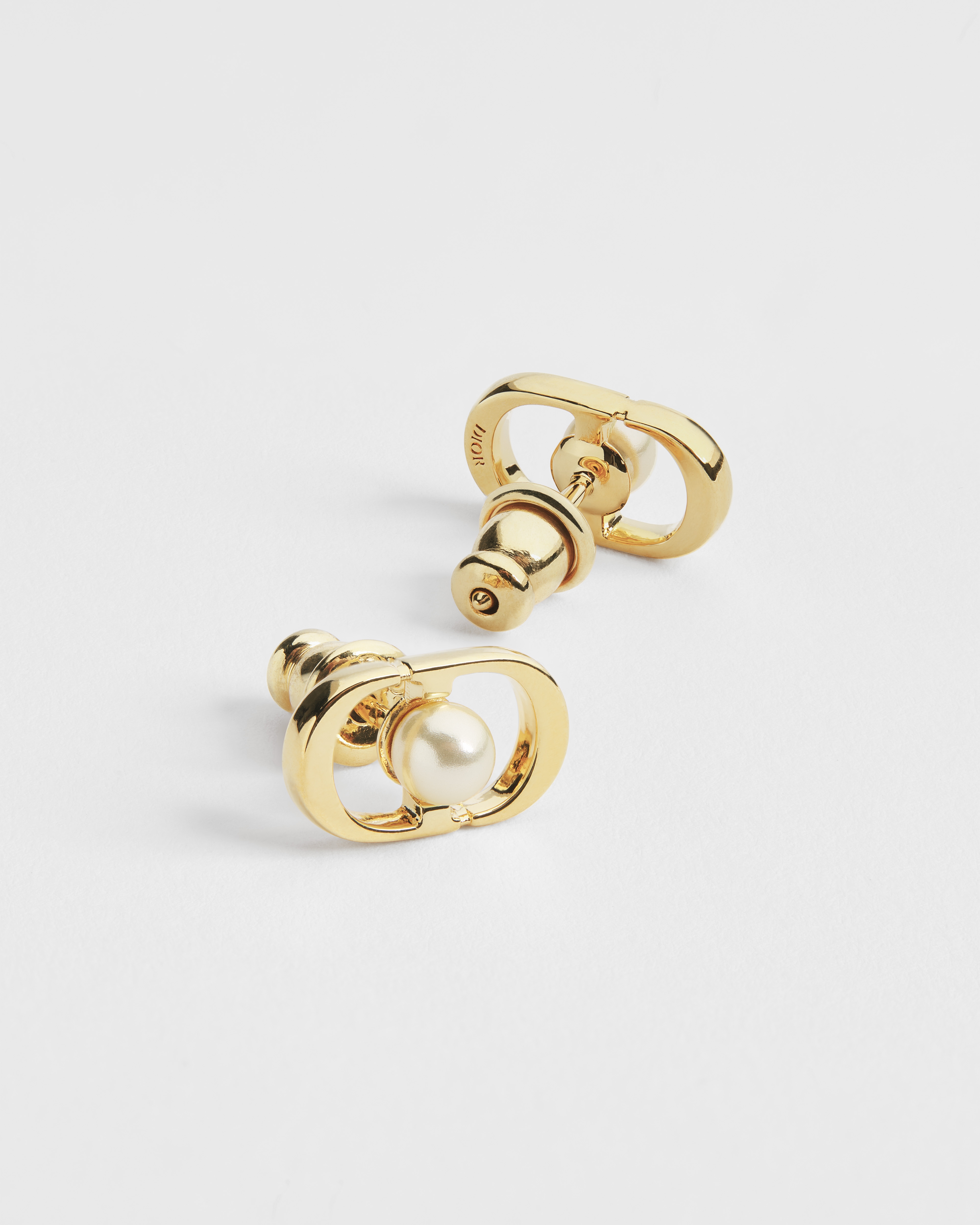 Petit CD Jolie 迷你耳钉 金色饰面金属和白色树脂珠饰 E06