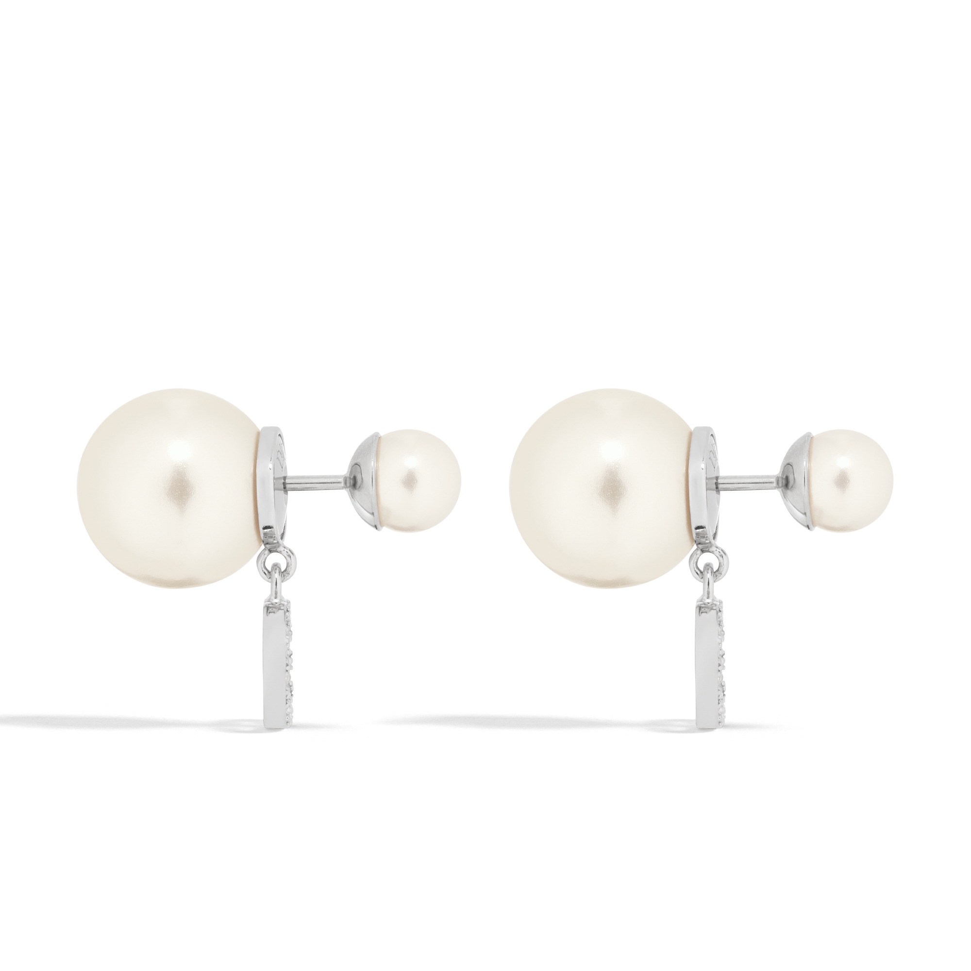 Dior Tribales 耳环 银色饰面金属搭配白色树脂珠饰和银色调仿水晶装饰 E02