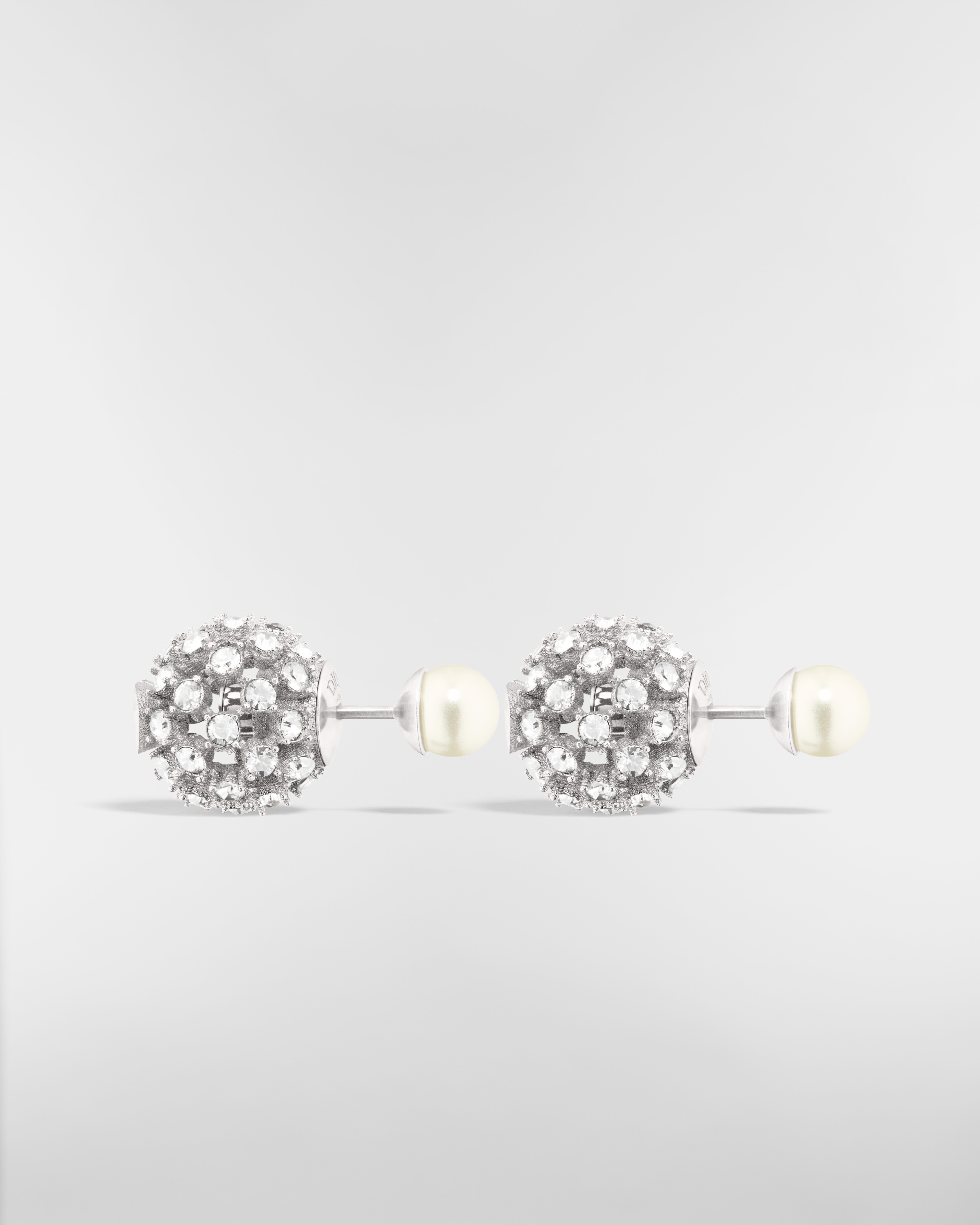 Dior Tribales 耳环 银色饰面金属搭配白色树脂珠饰和银色调晶体装饰 E02