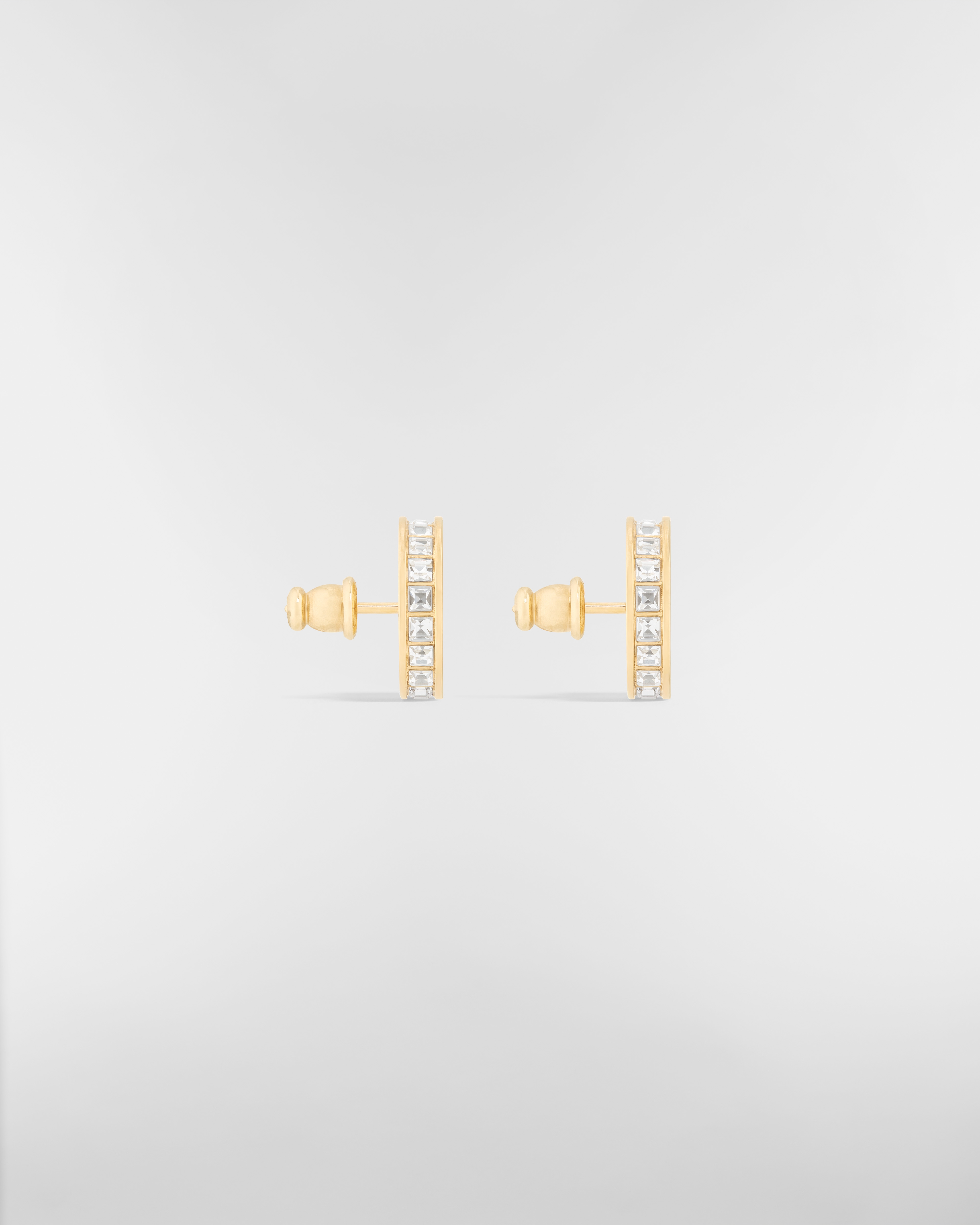 Dior Night Code 耳环 金色饰面金属、闪亮晶体和白色涂漆装饰 E02