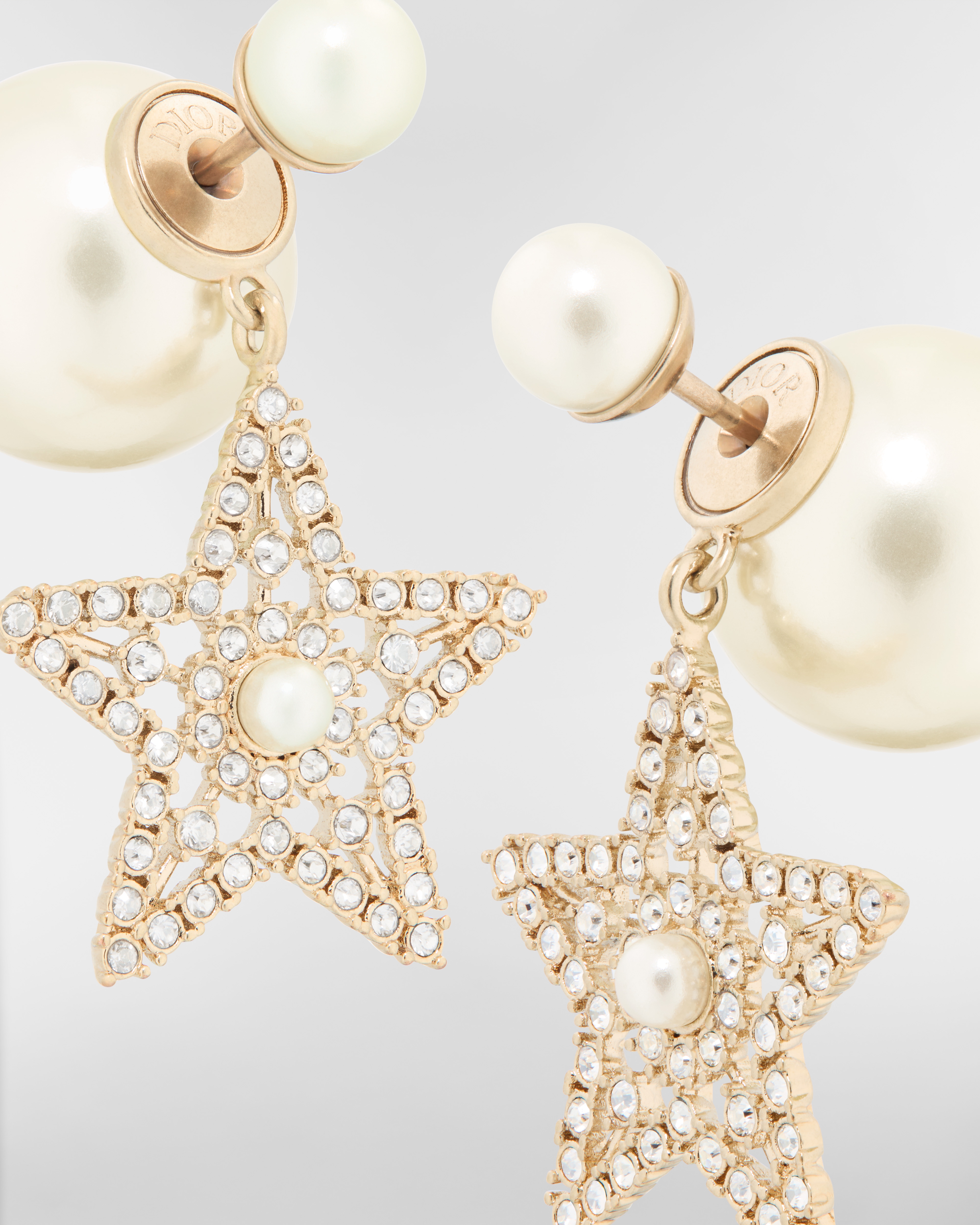Dior Tribales 耳环 浅金色饰面金属、白色树脂珠饰和银色调晶体装饰 E09