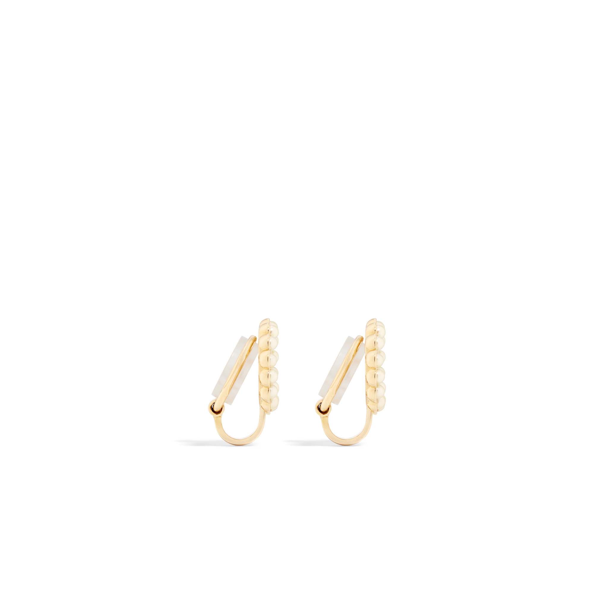 Petit CD Circle 夹式耳钉 金色饰面金属和白色树脂珠饰 E02