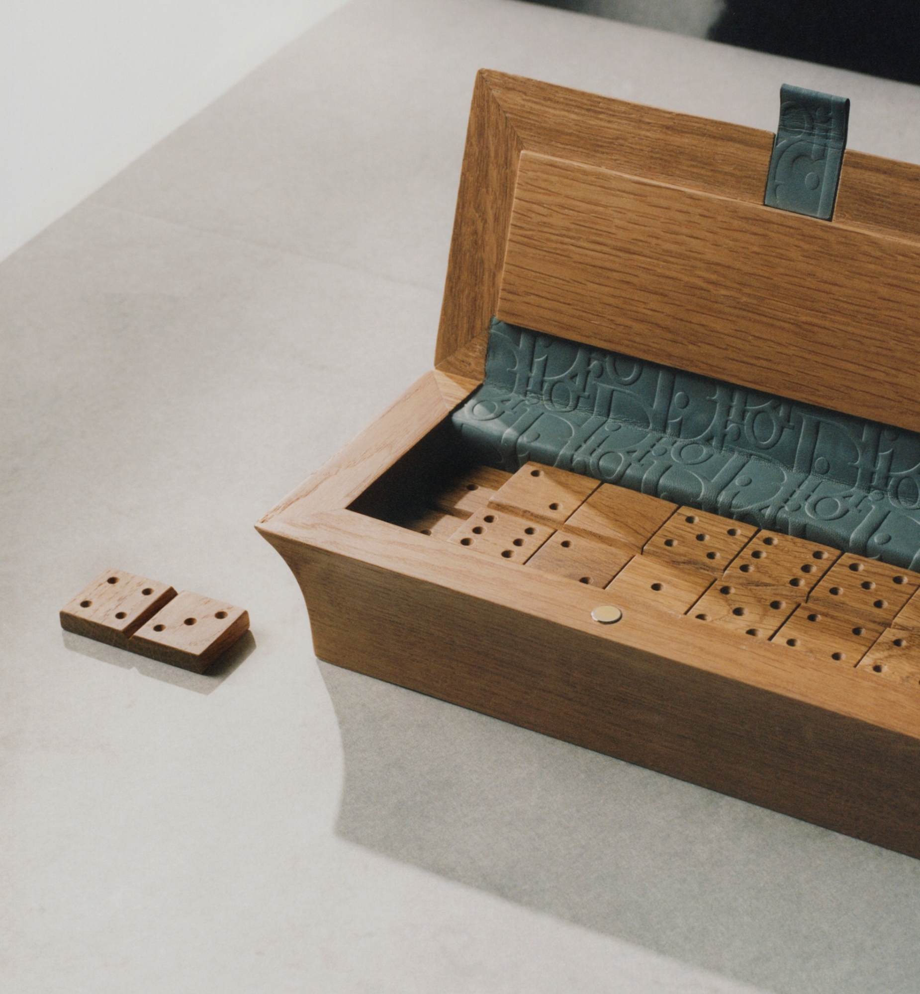 多米诺骨牌 Dior Maison x Pierre Yovanovitch，橡木 E12